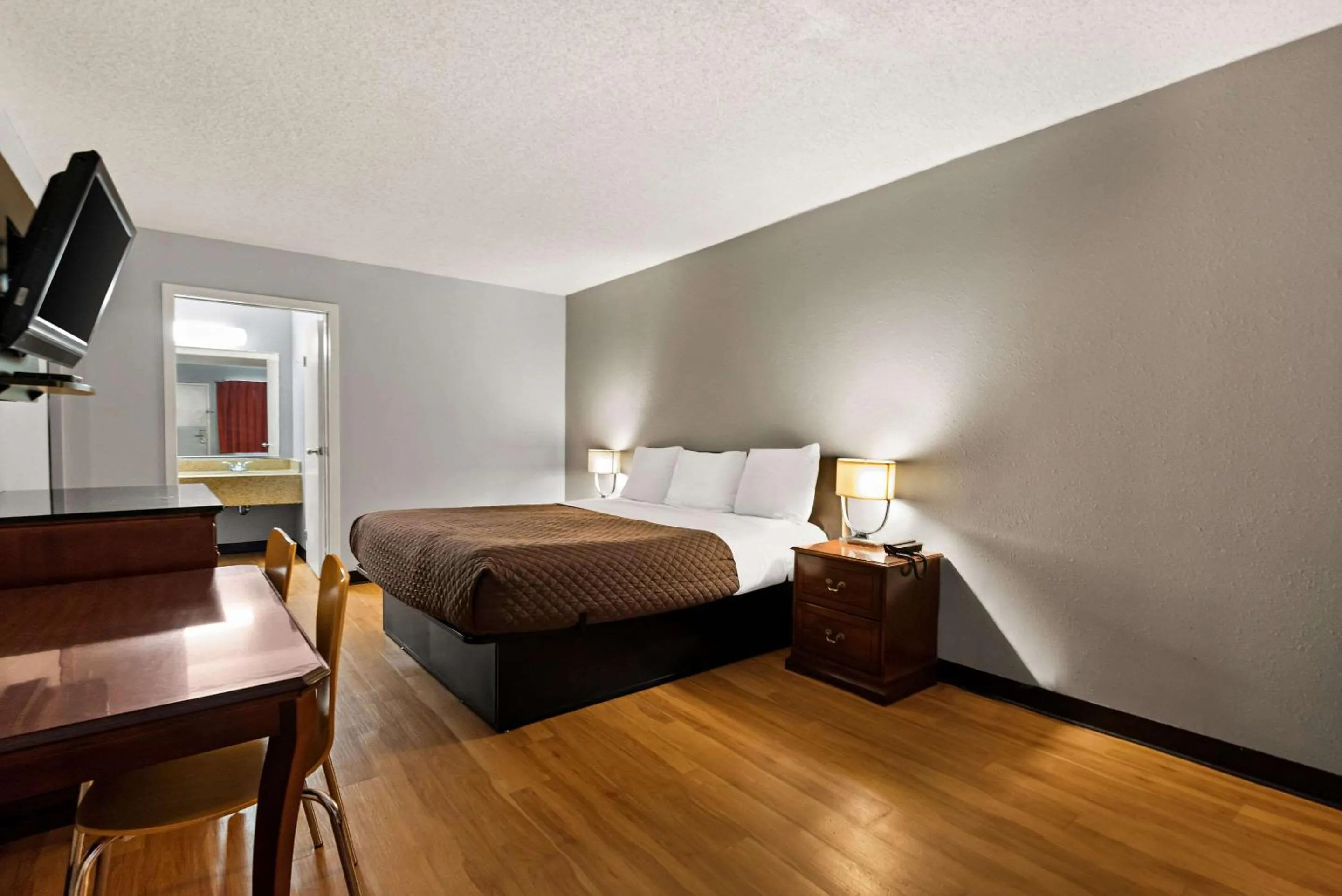 Bedroom, Bed in Rodeway Inn