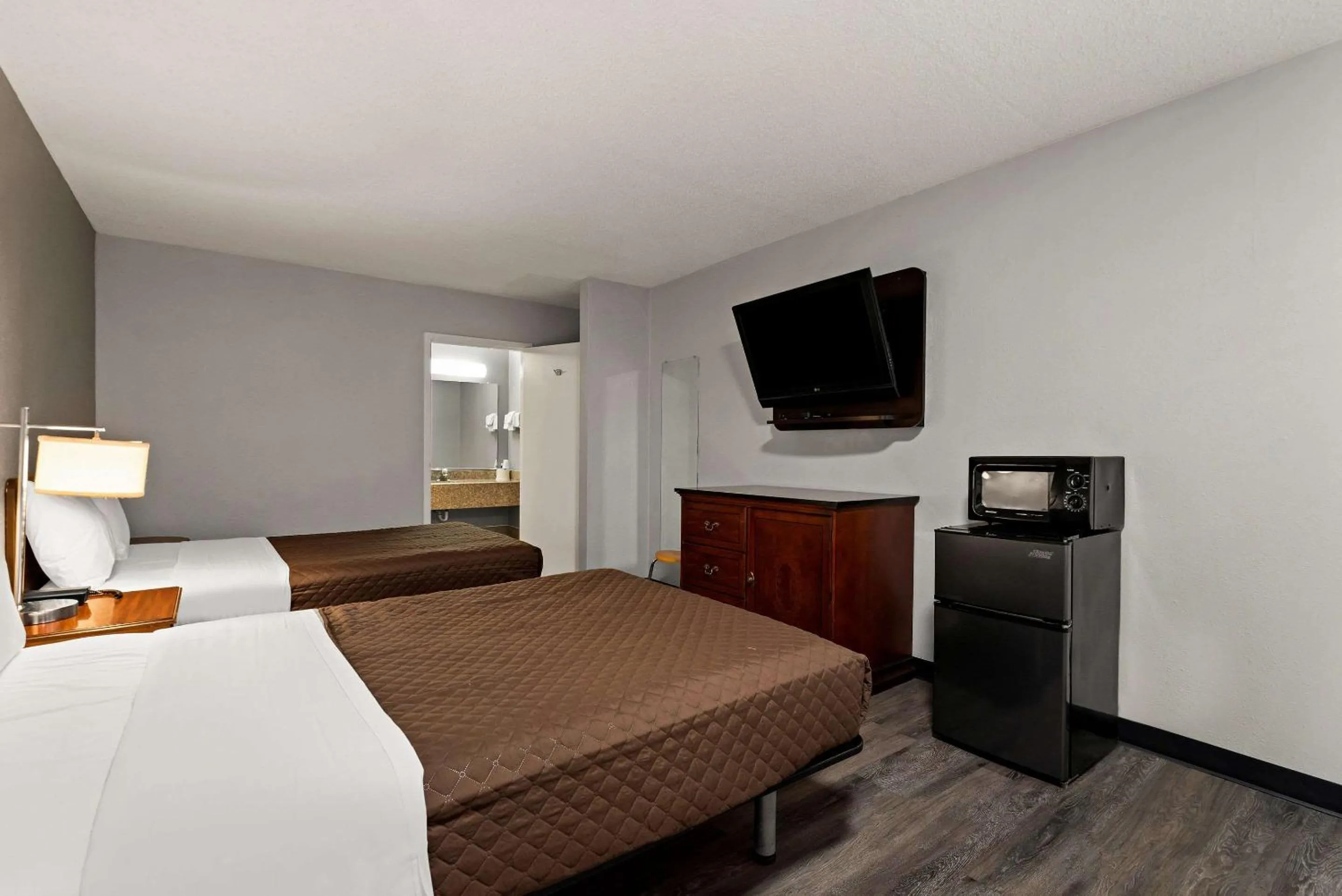 Bedroom, Bed in Rodeway Inn