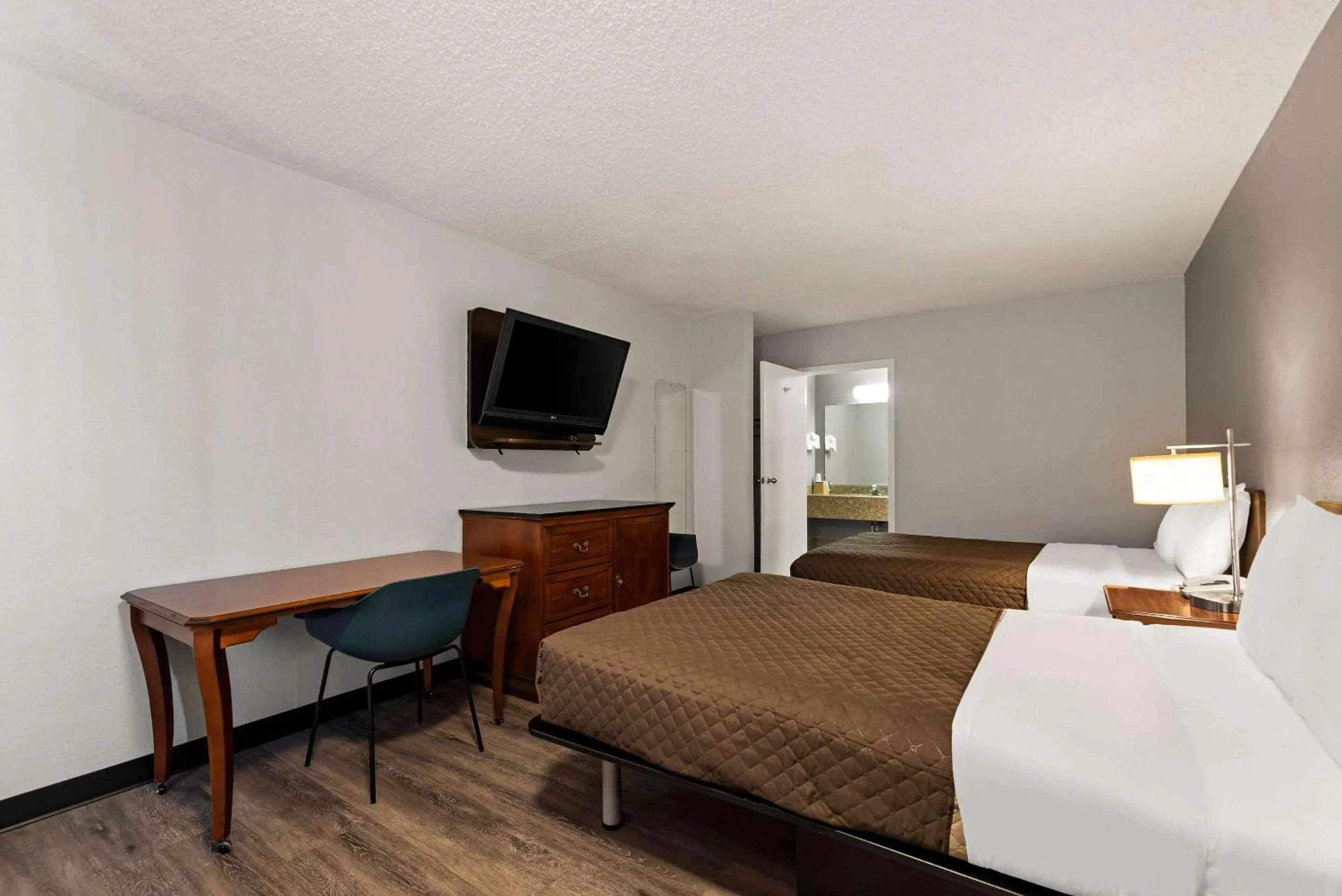 Bedroom, Bed in Rodeway Inn