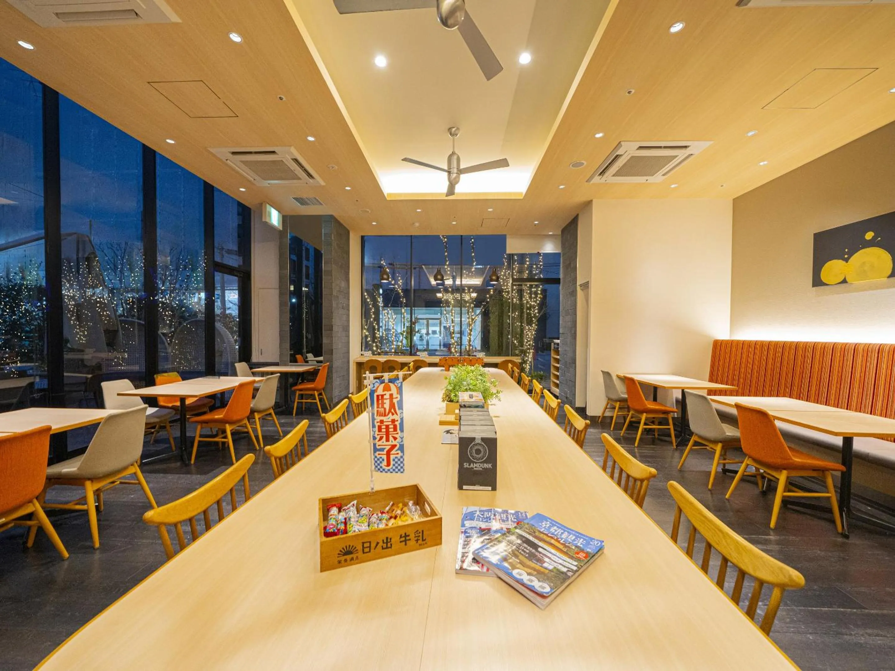 Communal lounge/ TV room in Osaka View Hotel Honmachi