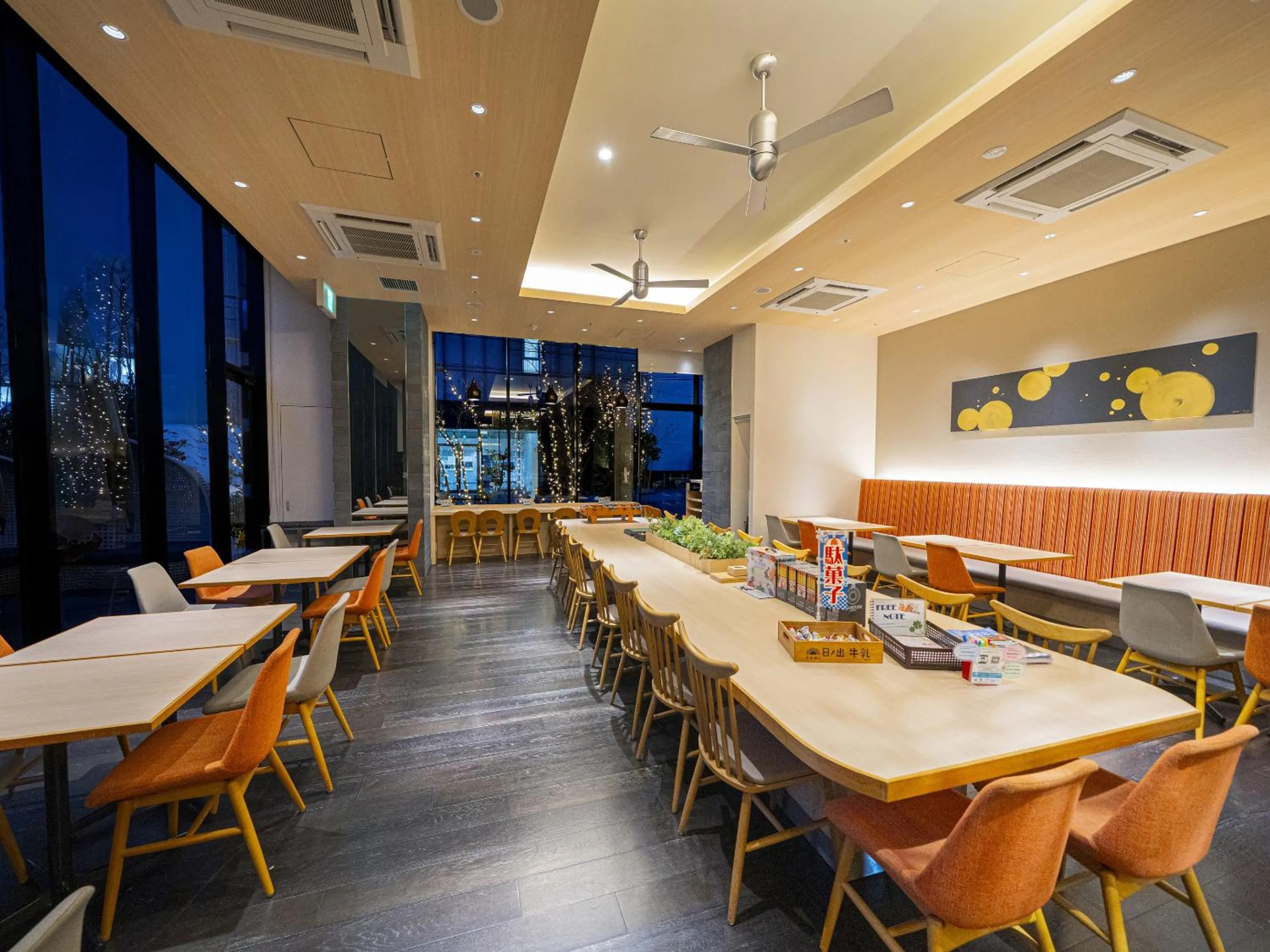 Communal lounge/ TV room in Osaka View Hotel Honmachi