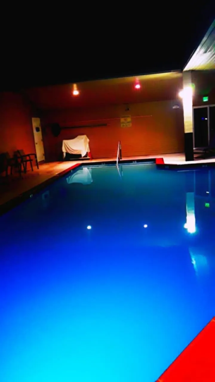 Swimming pool in Best Western West Greenwich Inn