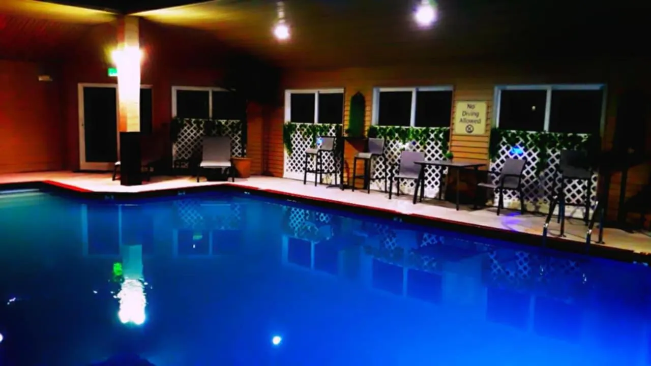 Swimming pool in Best Western West Greenwich Inn