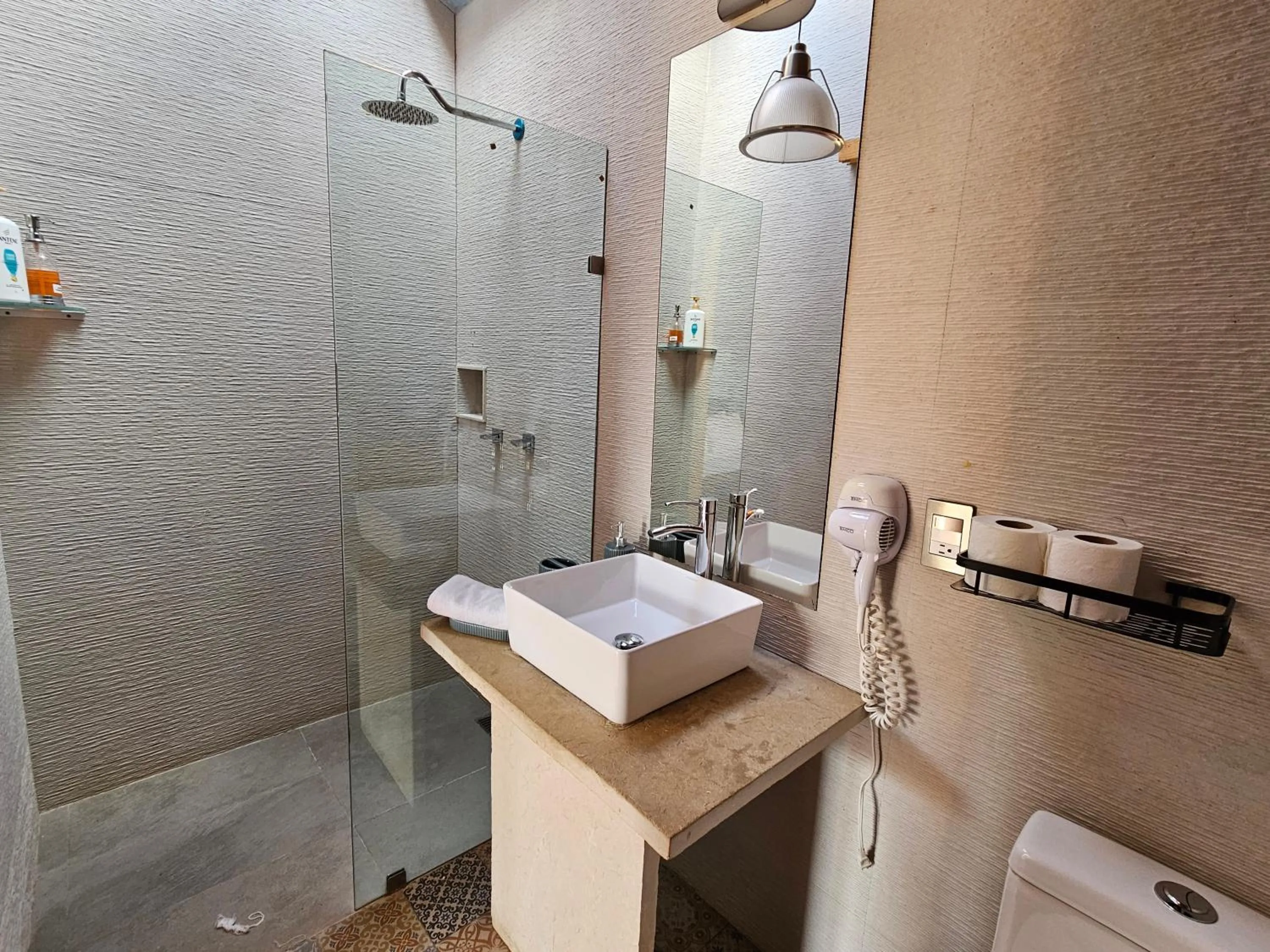 Bathroom in Hotel Jardines Del Carmen