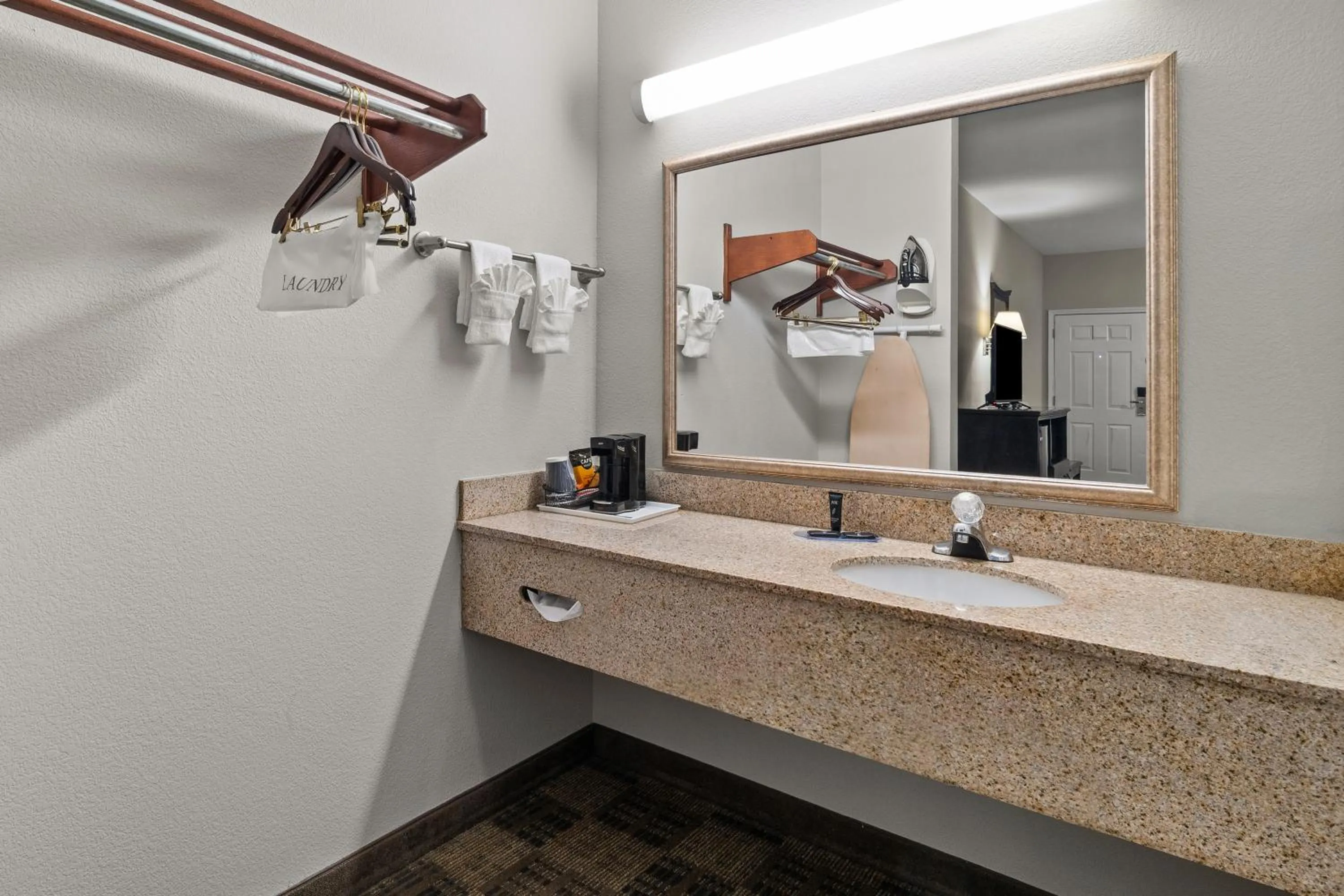Bathroom in Americas Best Value Inn Byhalia