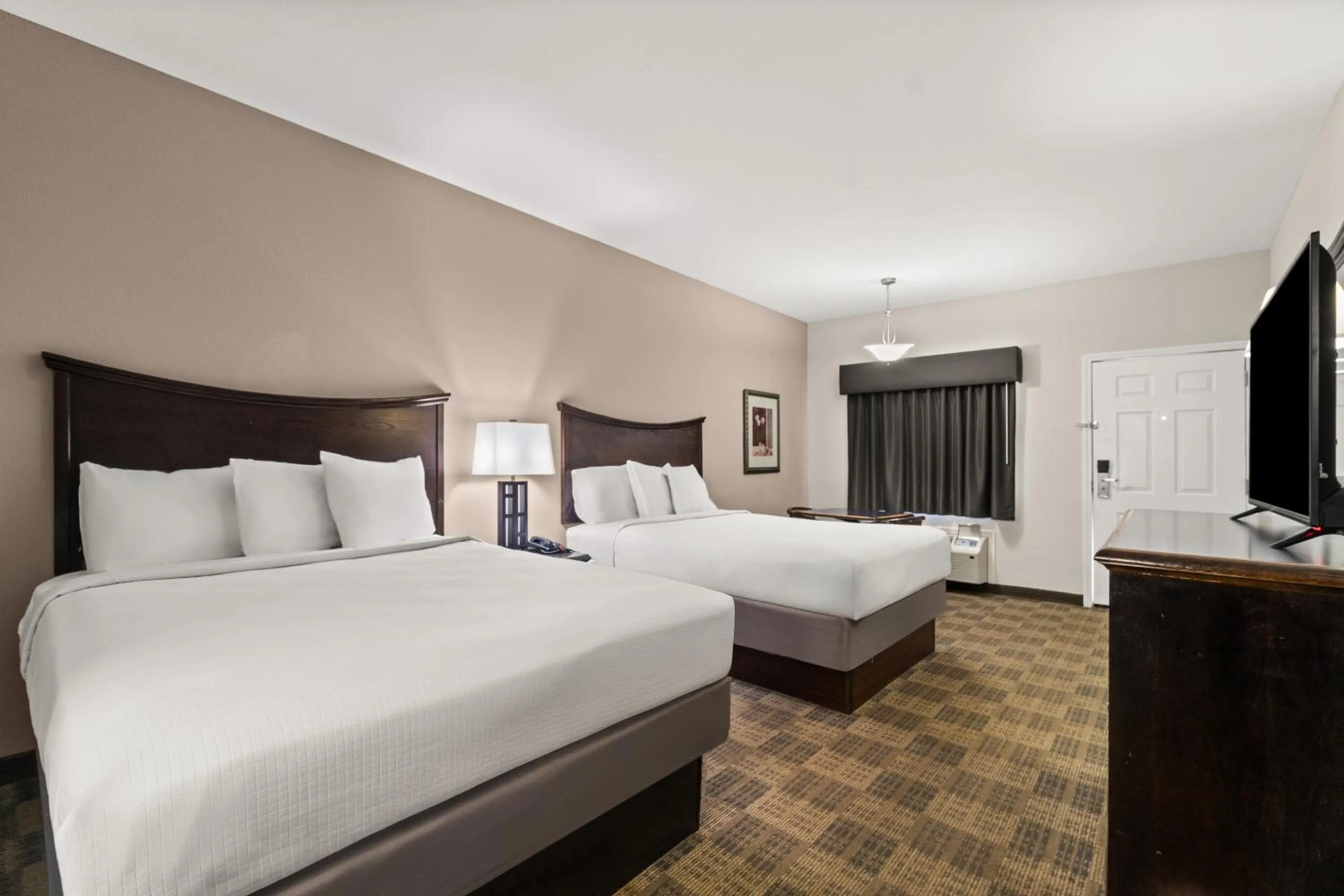 Bed in Americas Best Value Inn Byhalia