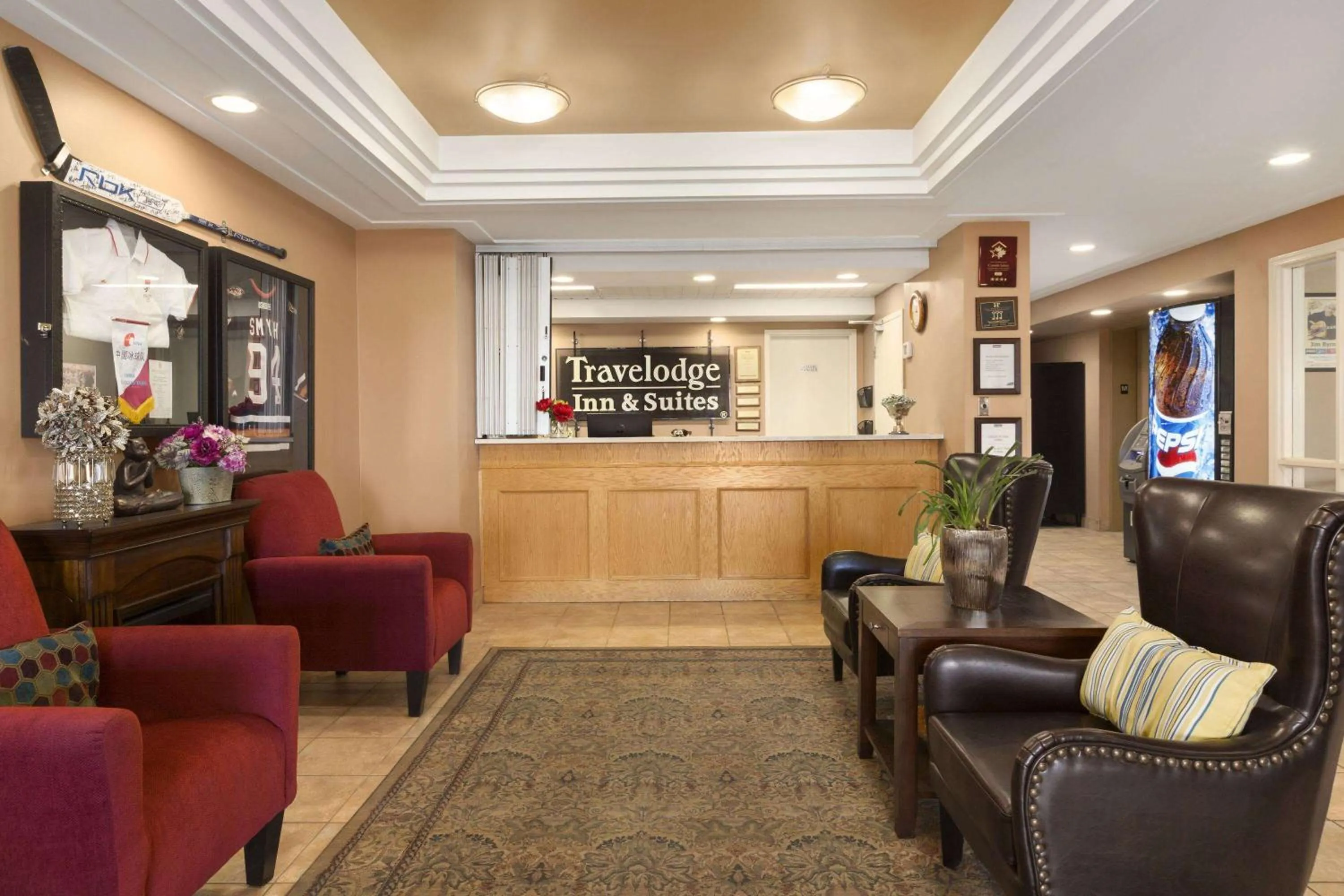Lobby or reception in Travelodge by Wyndham Spruce Grove