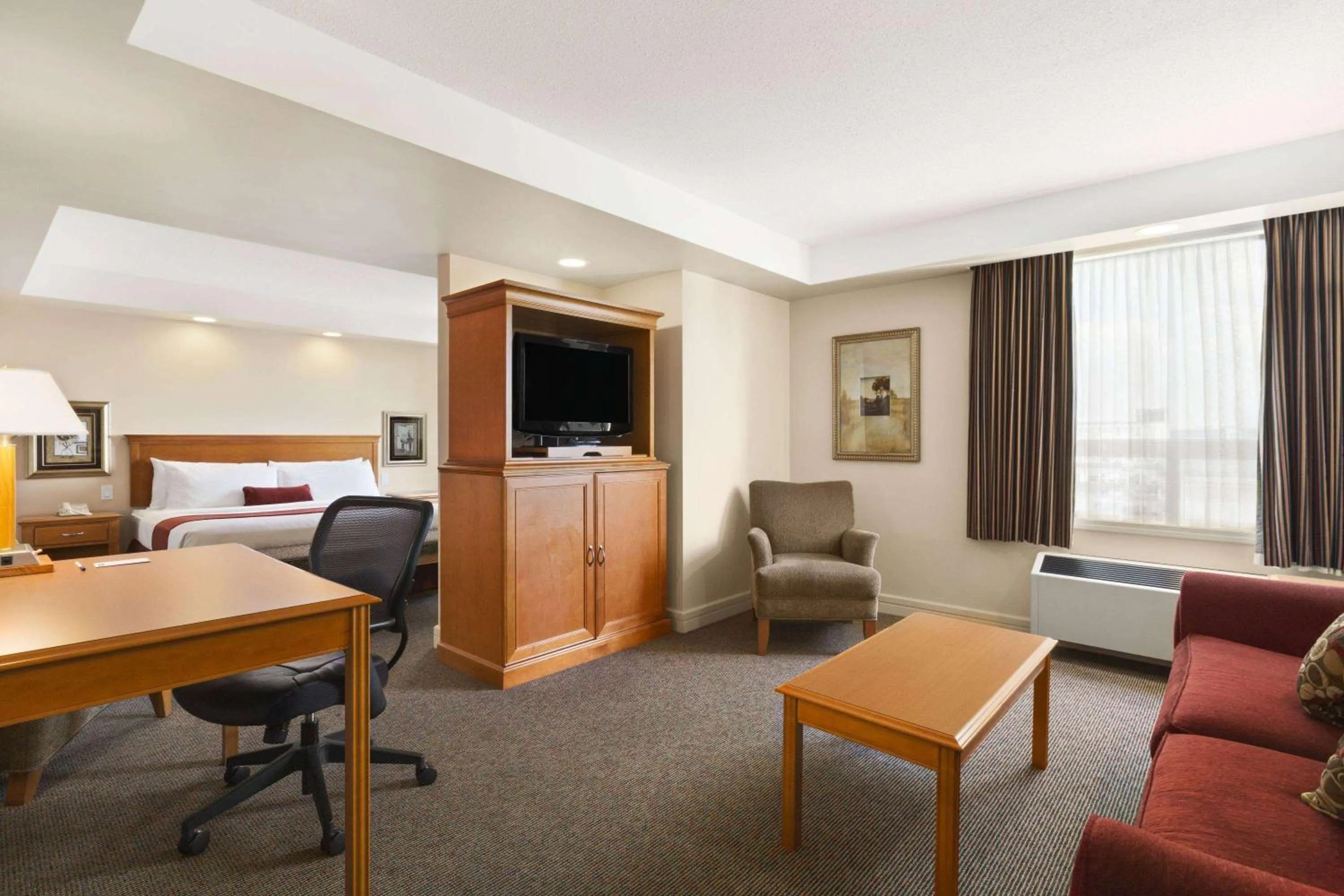 Photo of the whole room, Bed in Travelodge by Wyndham Spruce Grove