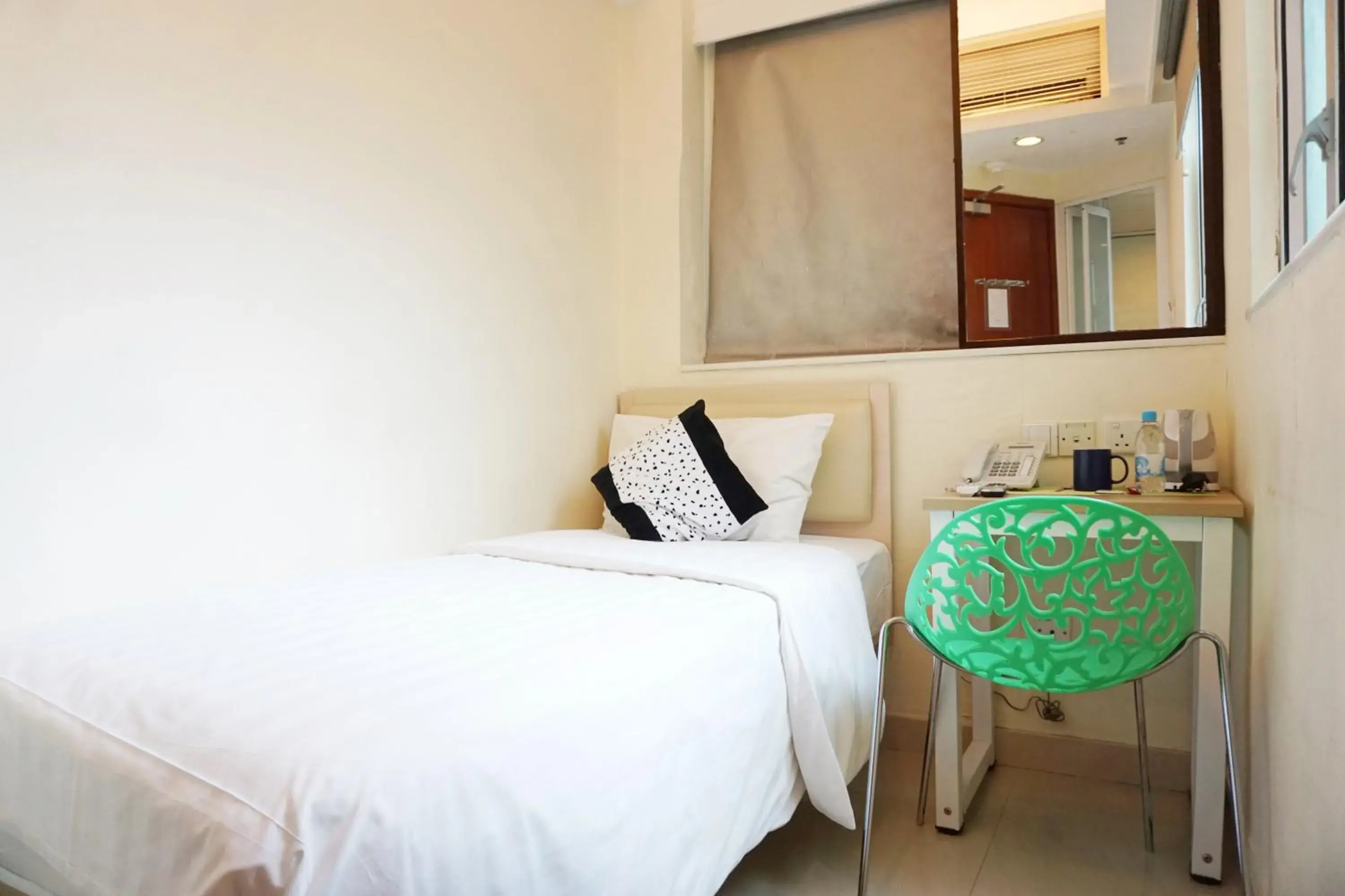 Single Room with Private Bathroom in Metacity MK 名廸旺角 Single Room with Private Bathroom in Metacity MK 名廸旺角