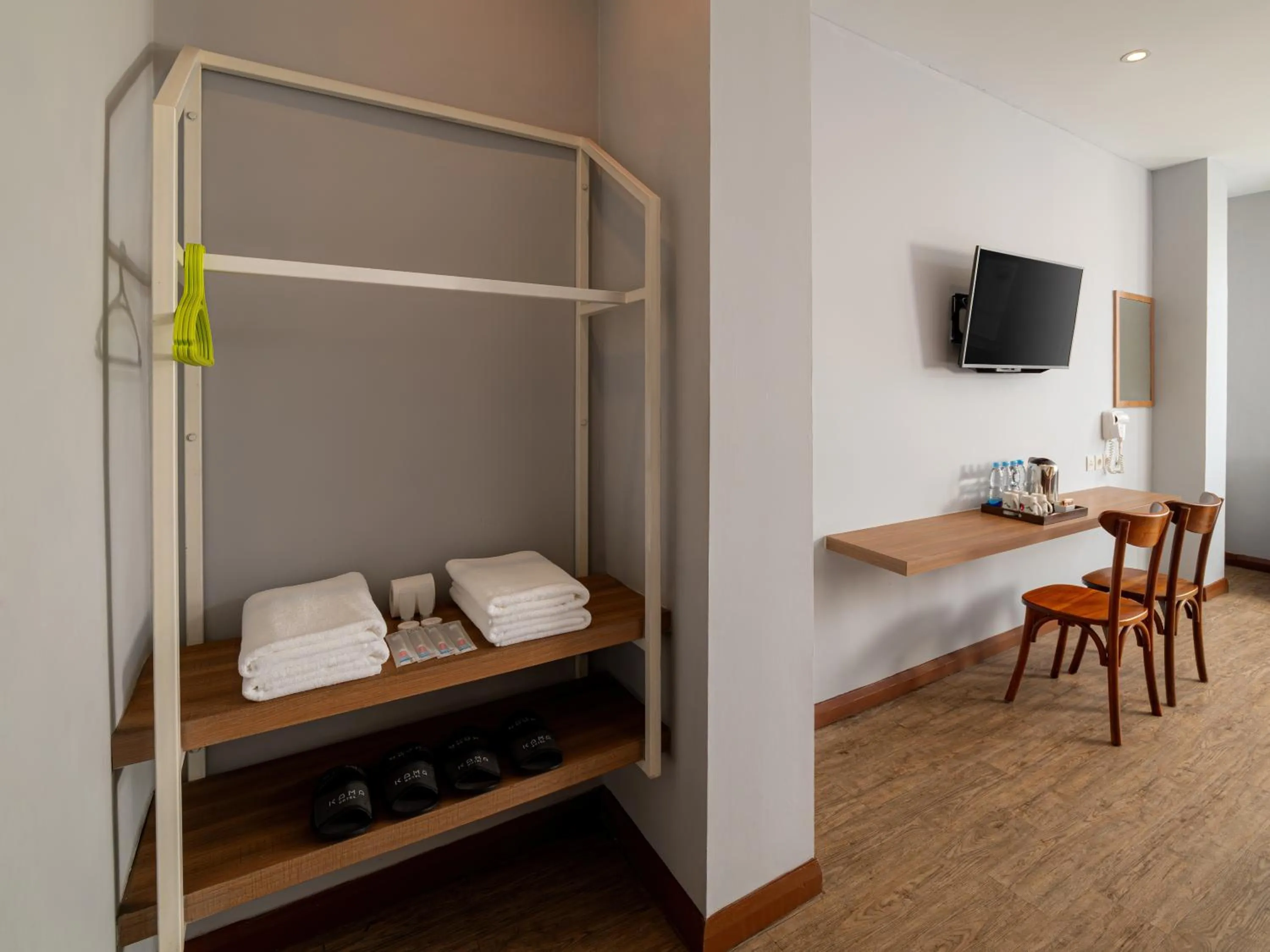 Bedroom, Bed in Kama Hotel