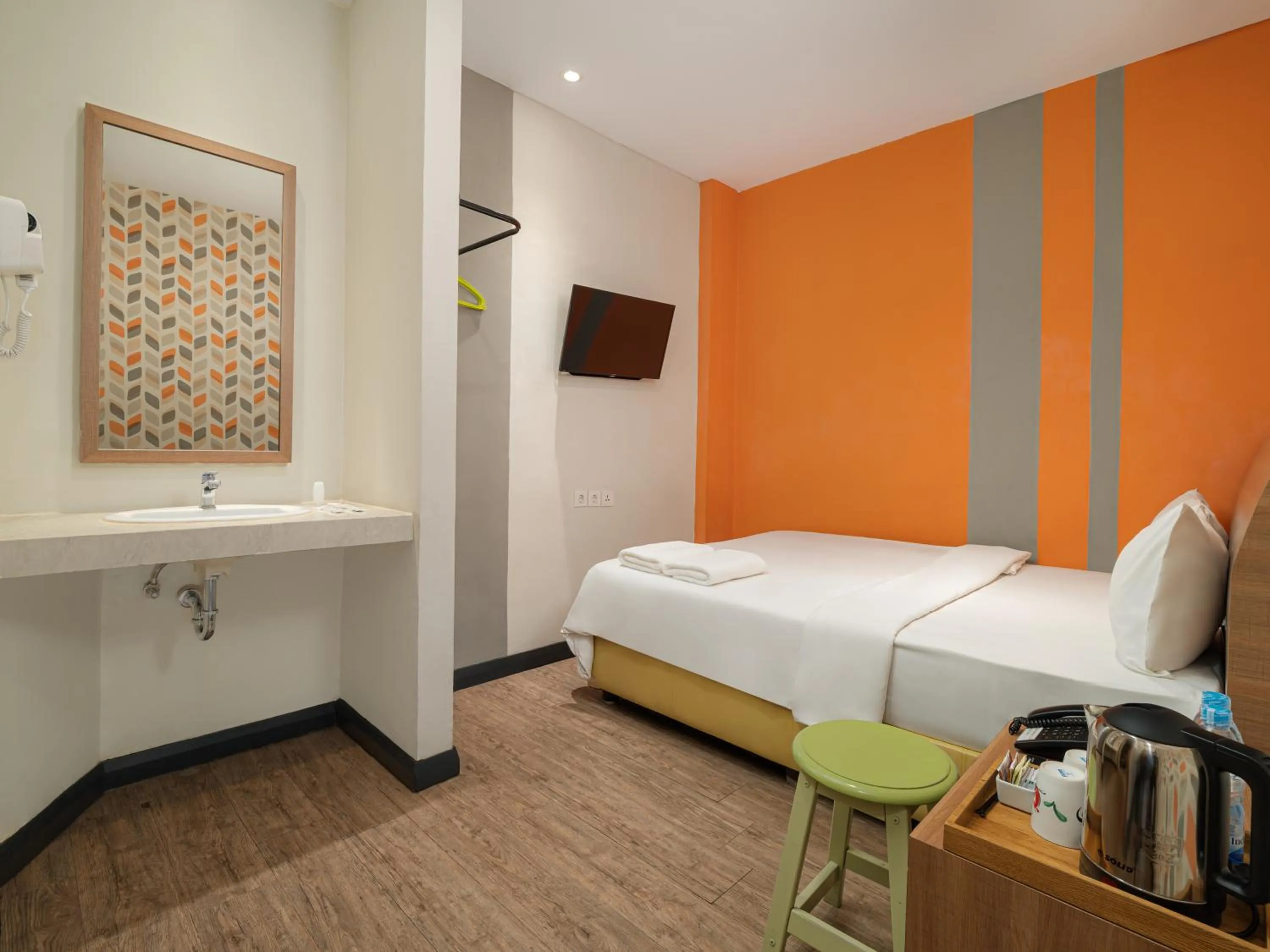 Bedroom, Bed in Kama Hotel