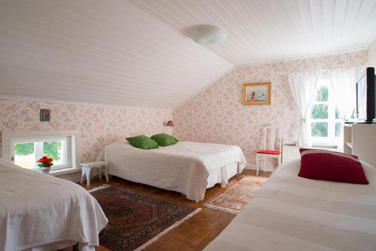 Photo of the whole room, Bed in Koivulan Kartano