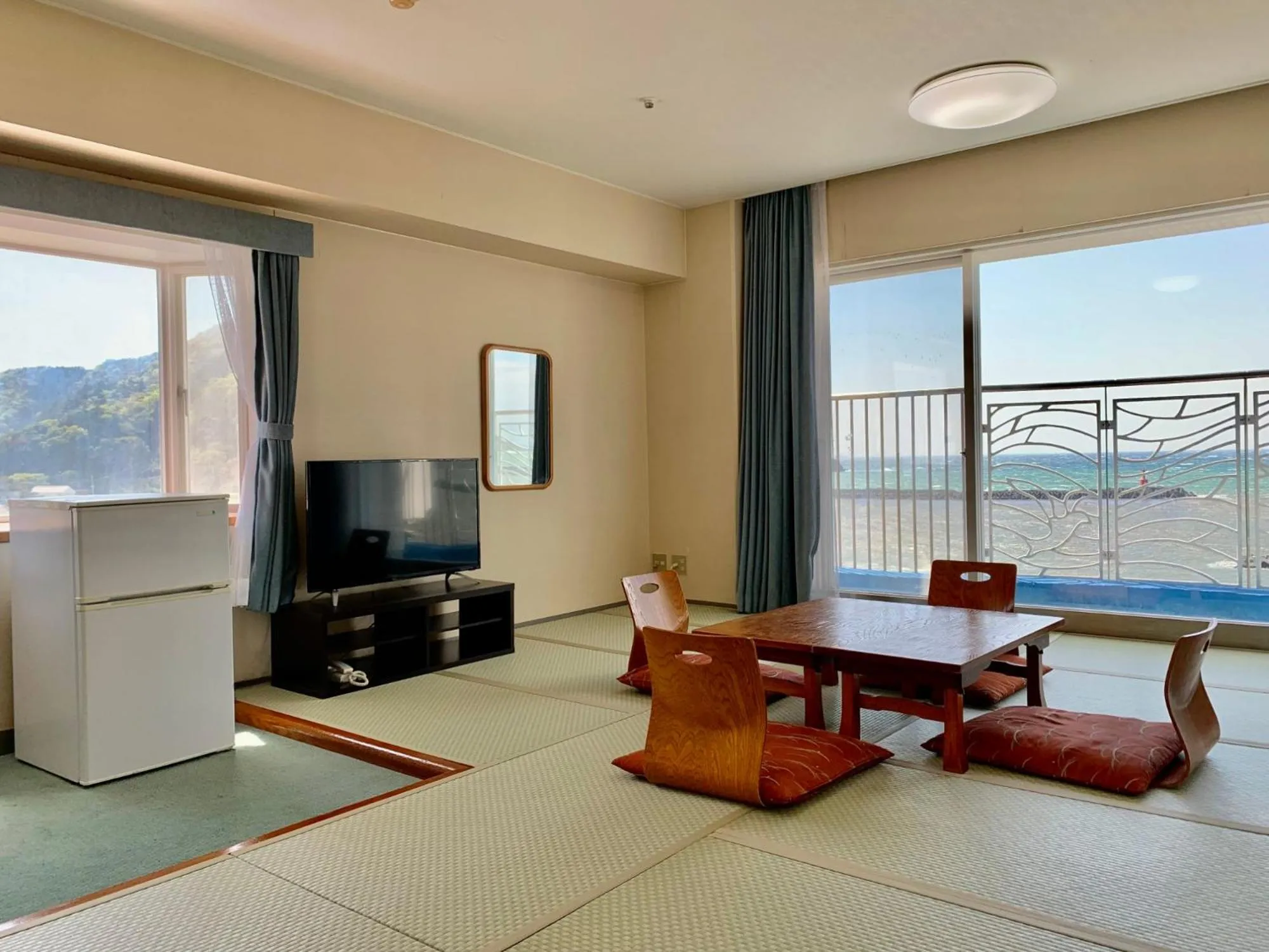 Photo of the whole room in Nishiizu Matsuzaki Itoen Hotel