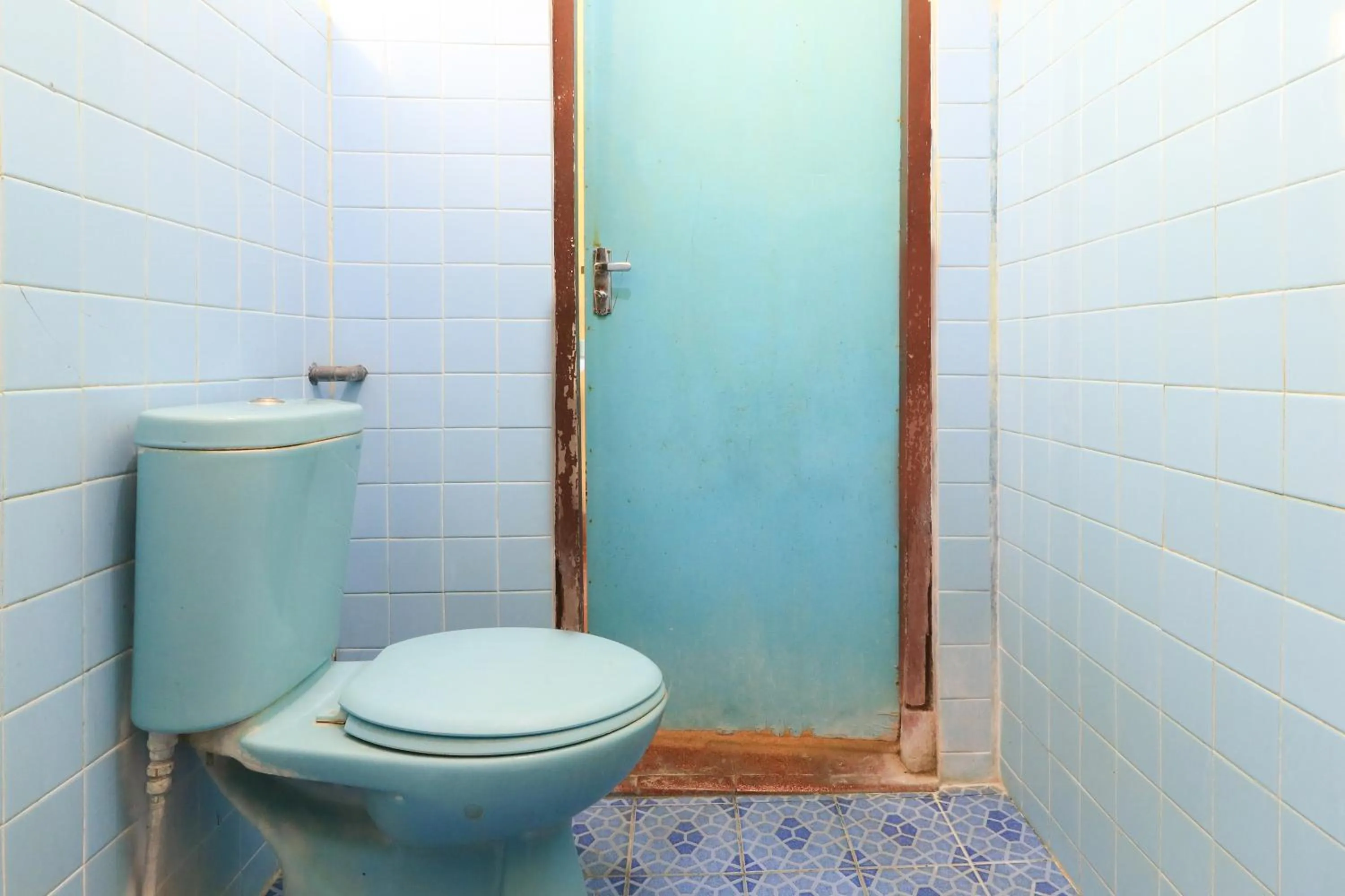 Bathroom in Mertha Jati Hotel