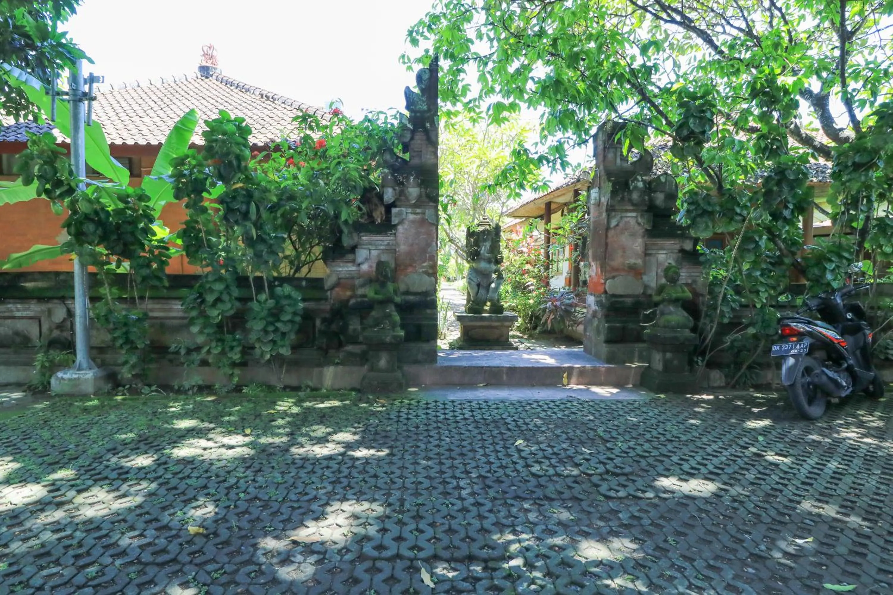 Garden in Mertha Jati Hotel