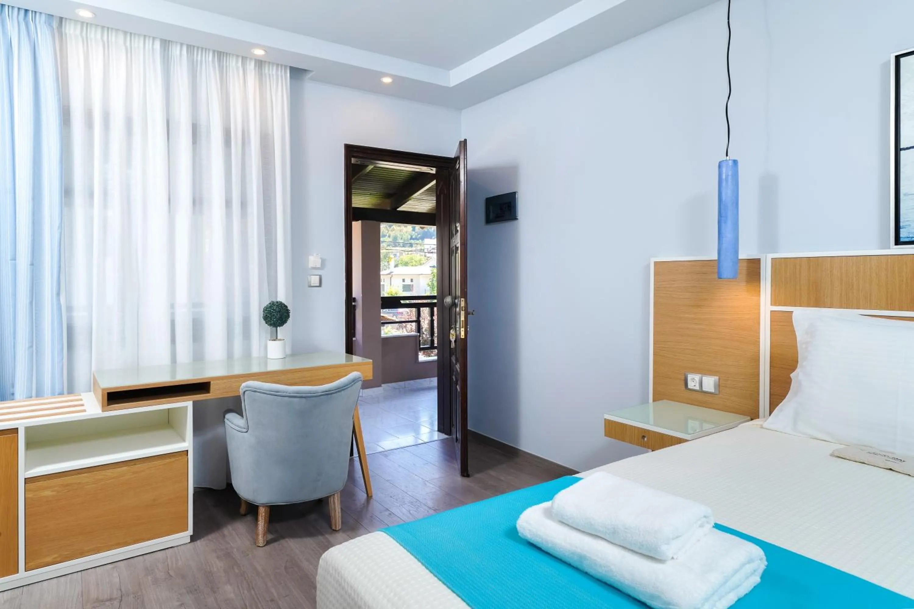 Coffee/tea facilities, Bed in Kamelia & Semeli Hotel