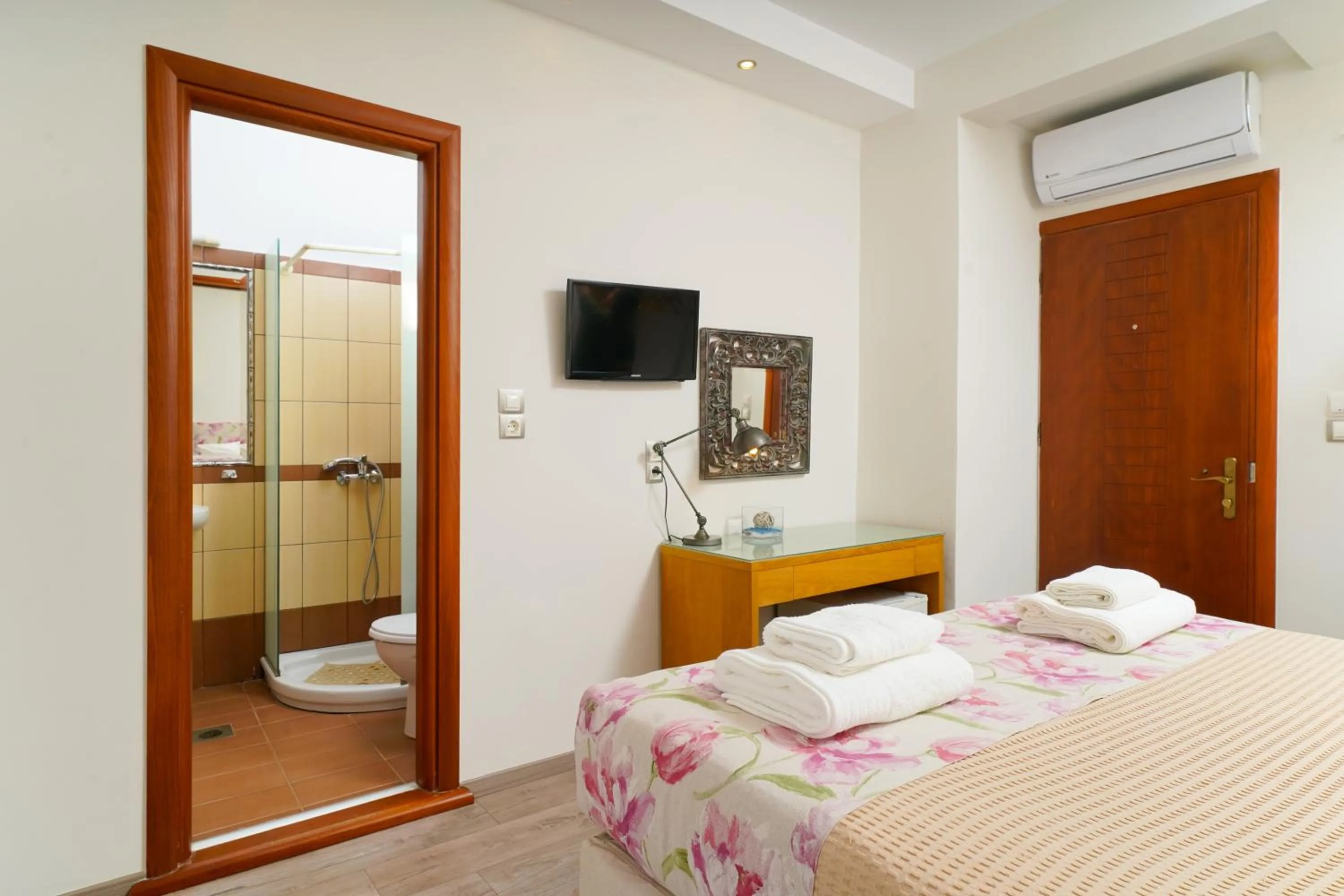 Bedroom, Bed in Kamelia & Semeli Hotel