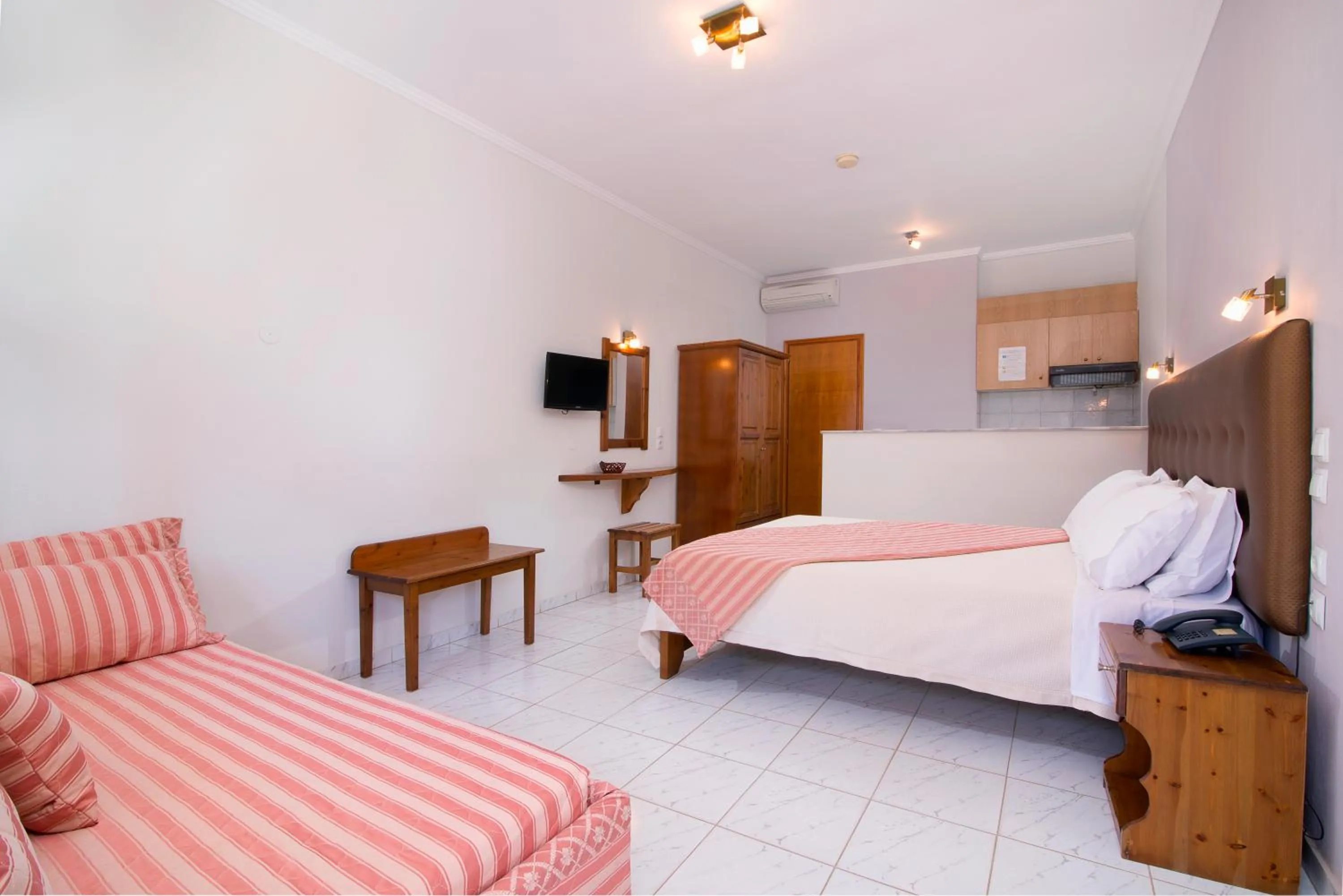 Bedroom, Bed in Kamelia & Semeli Hotel