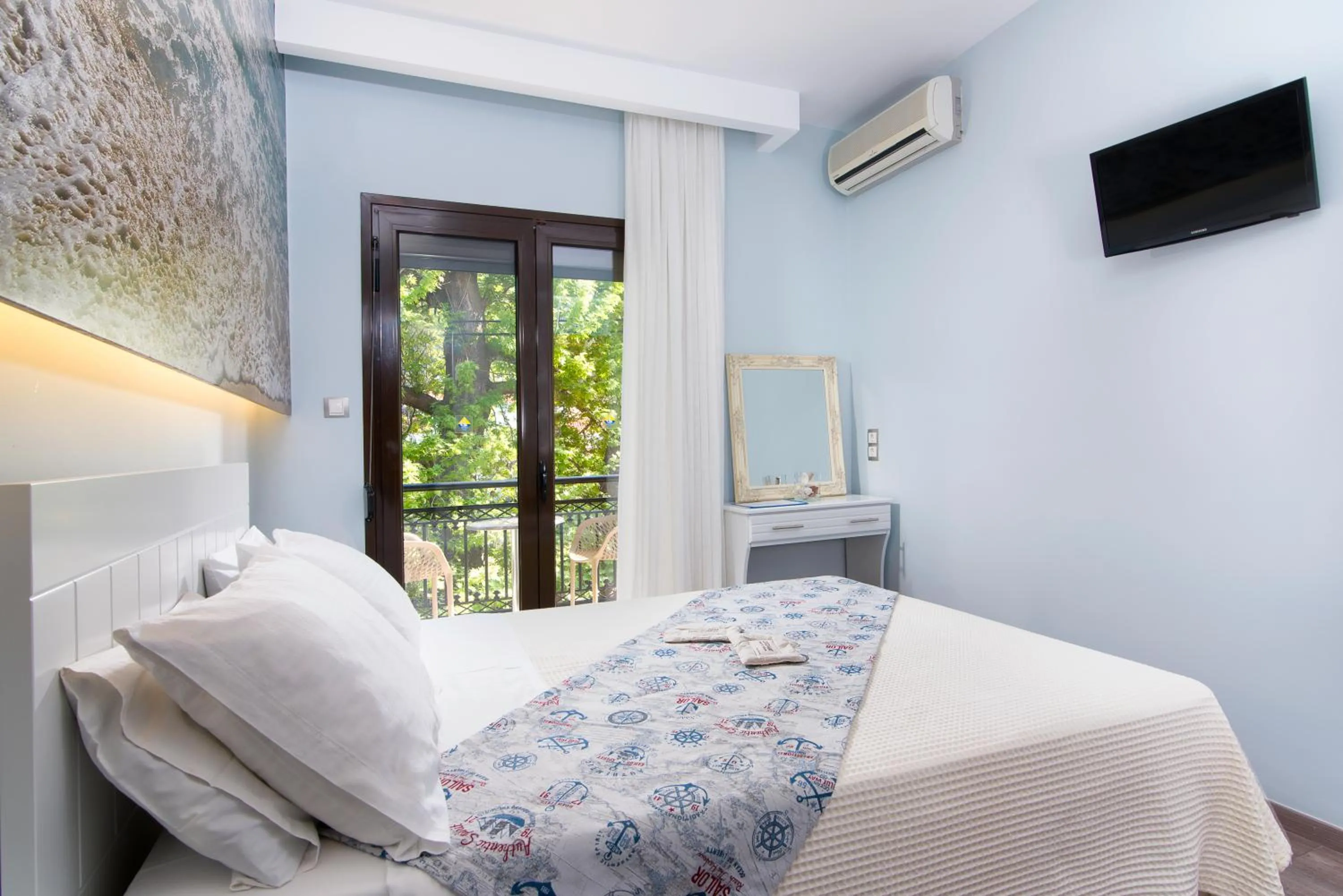 Bed in Kamelia & Semeli Hotel