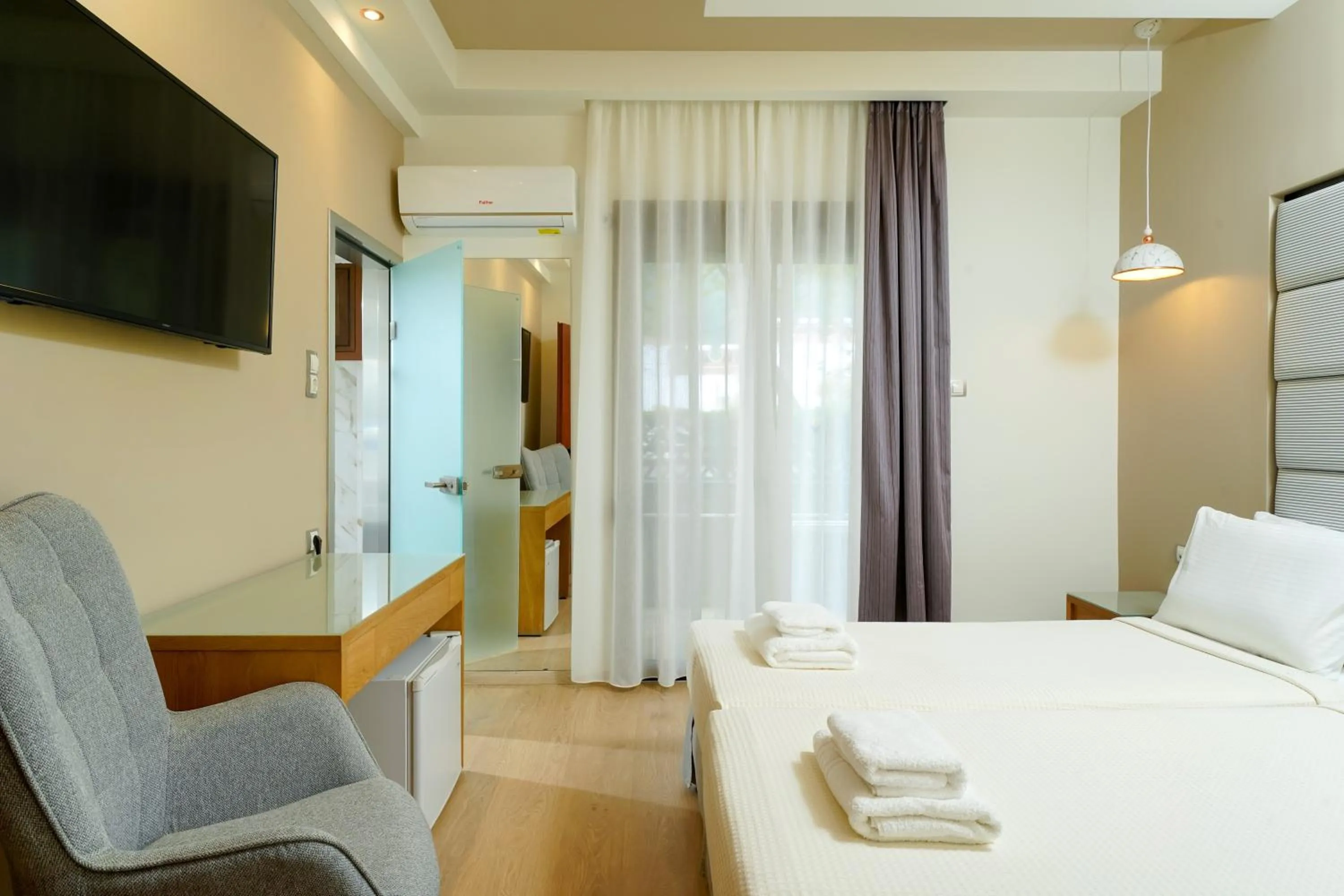 Bedroom, Bed in Kamelia & Semeli Hotel