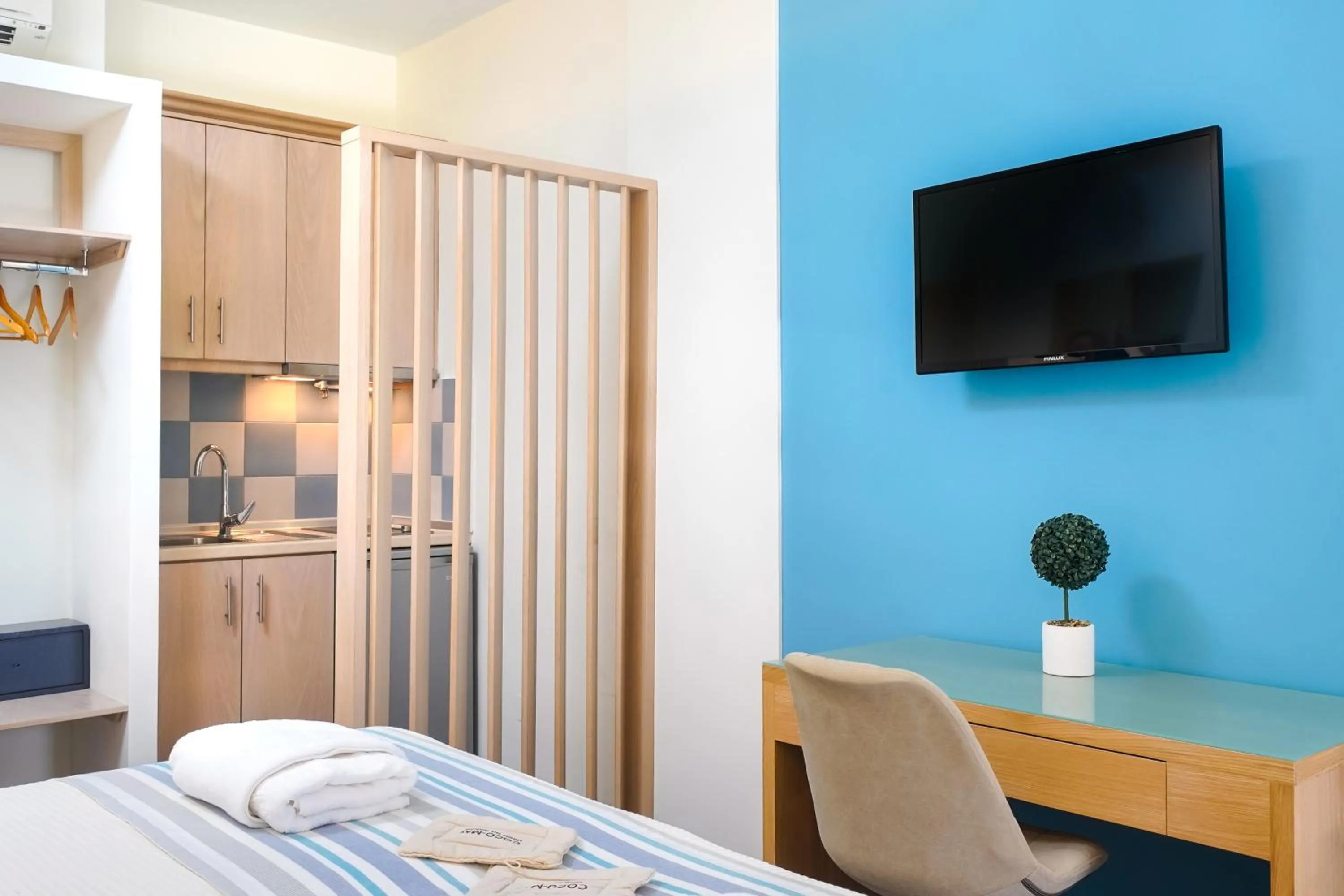 Bed in Kamelia & Semeli Hotel