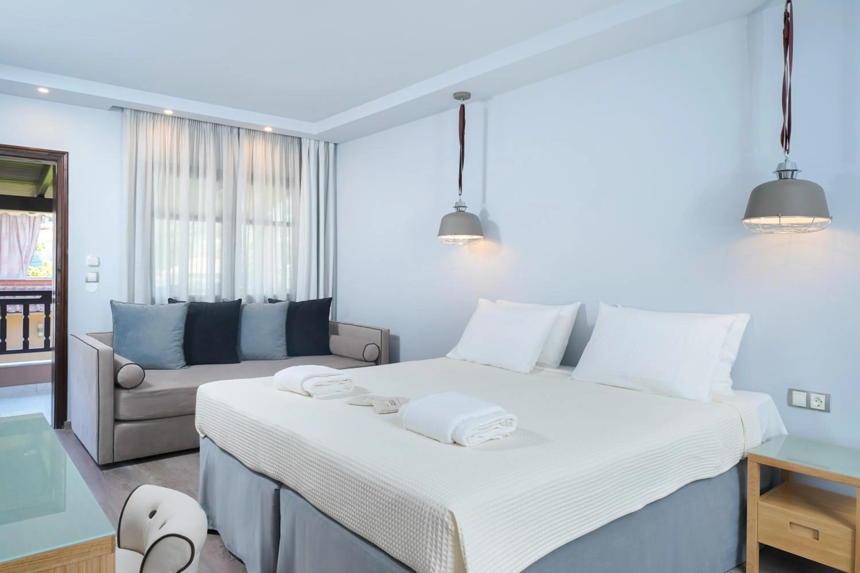 Bed in Kamelia & Semeli Hotel