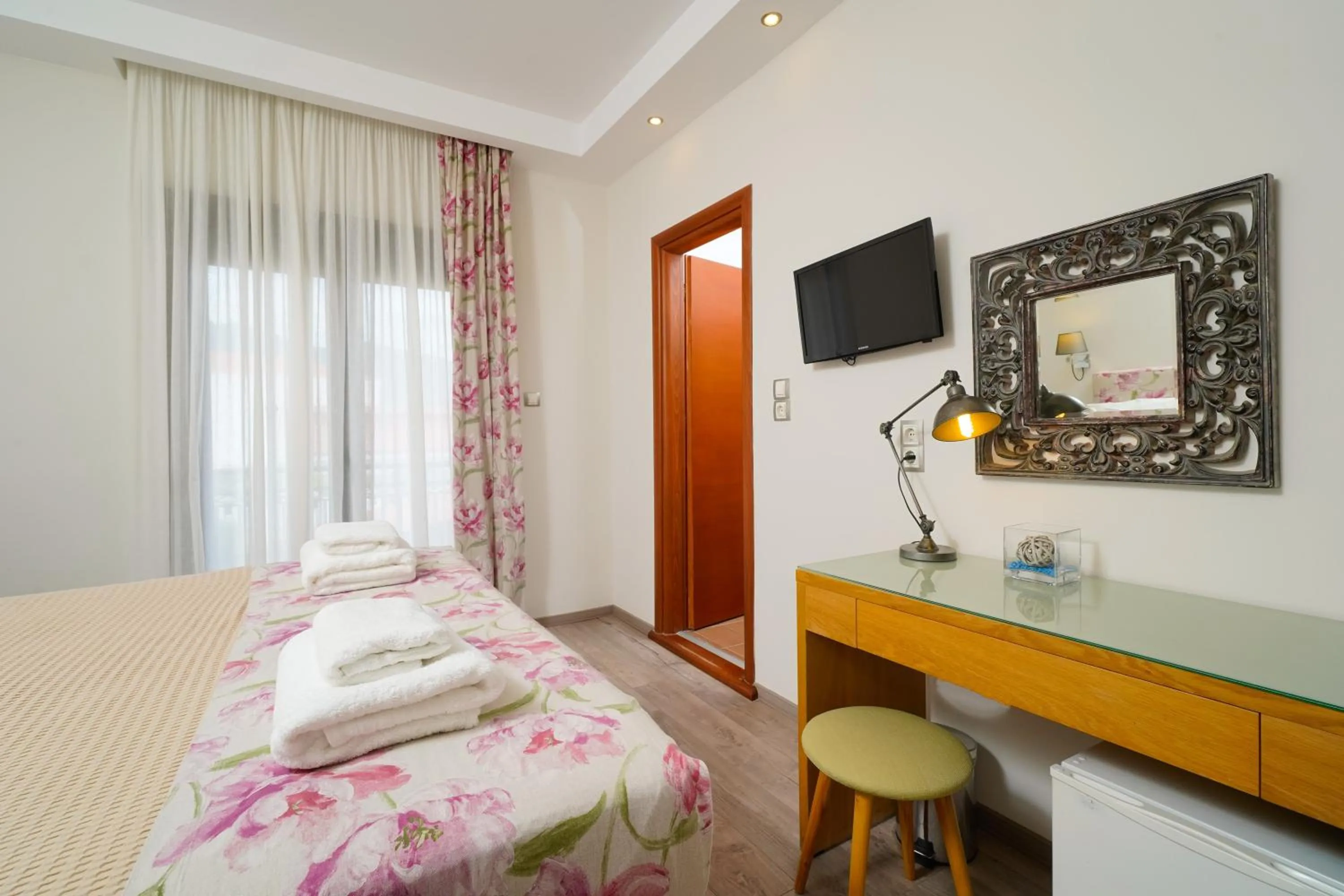 Bedroom, Bed in Kamelia & Semeli Hotel