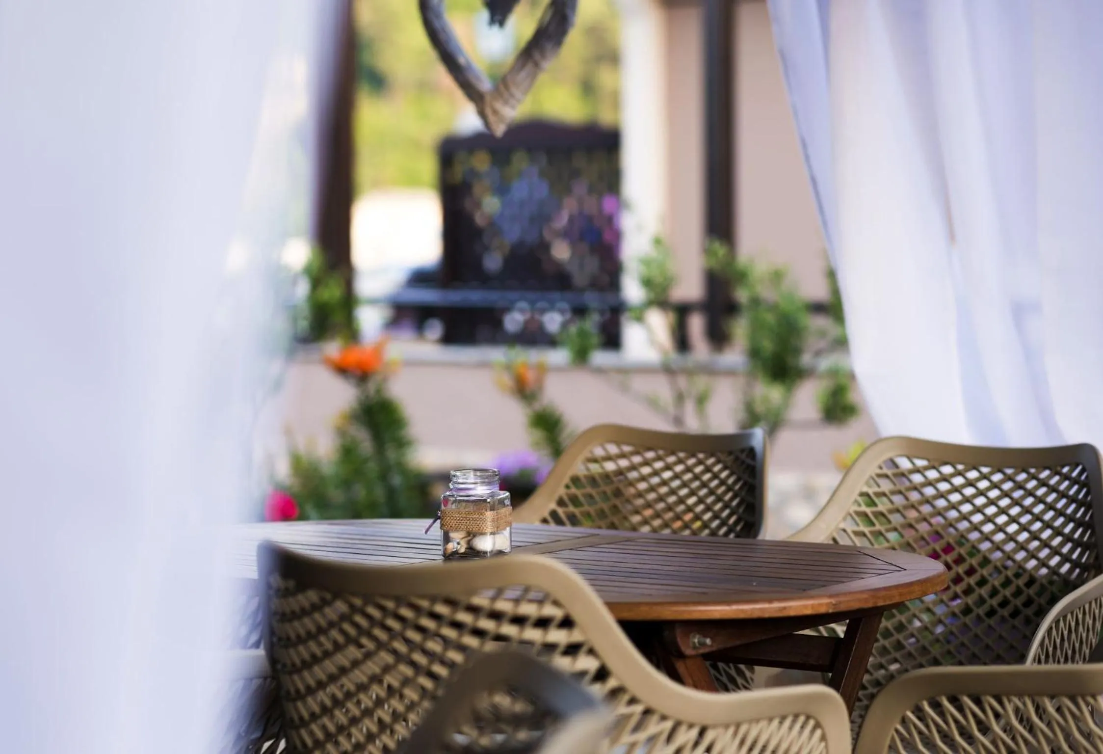 Restaurant/places to eat in Kamelia & Semeli Hotel