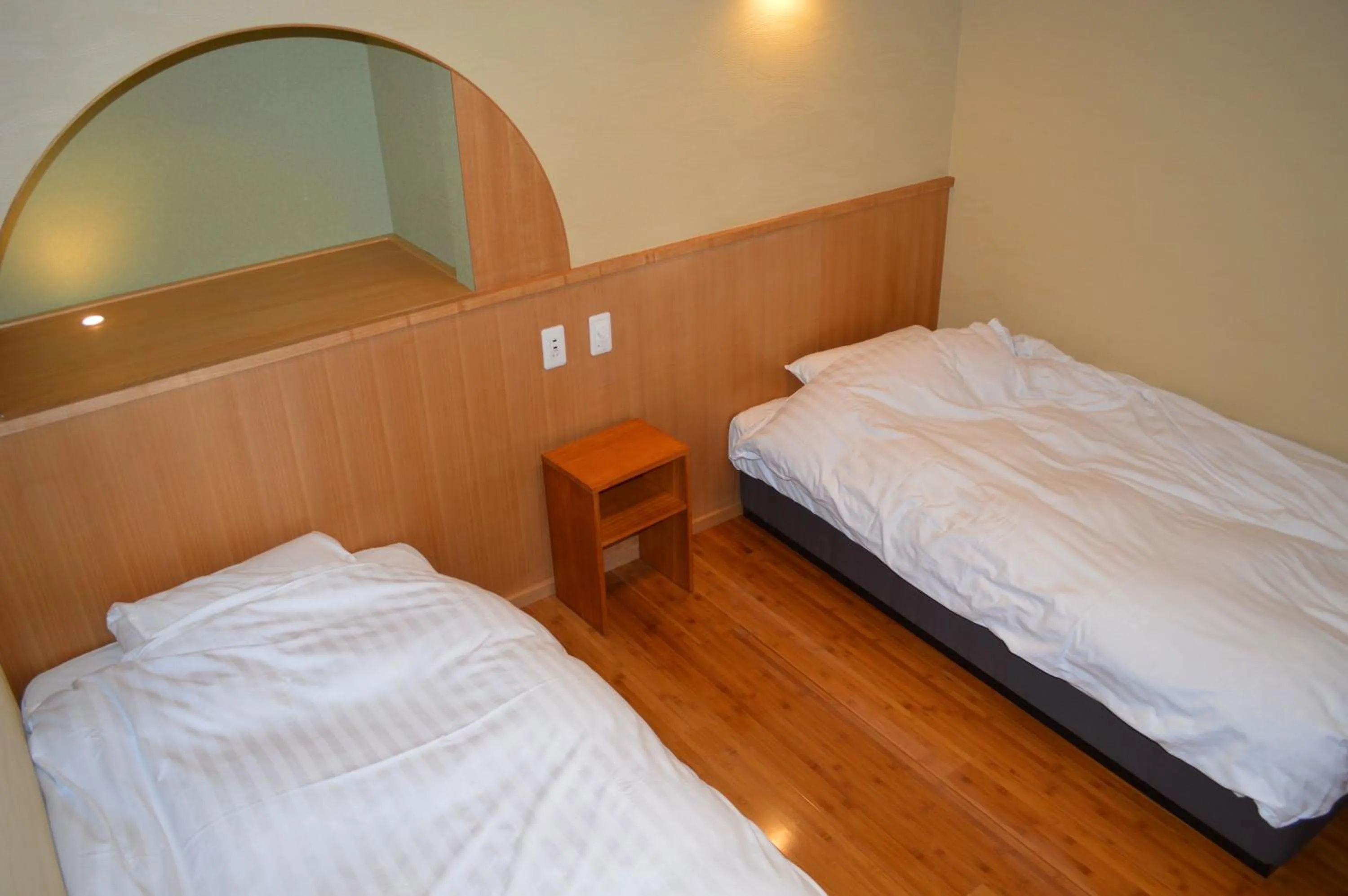 Photo of the whole room, Bed in Shimoda Yamatokan