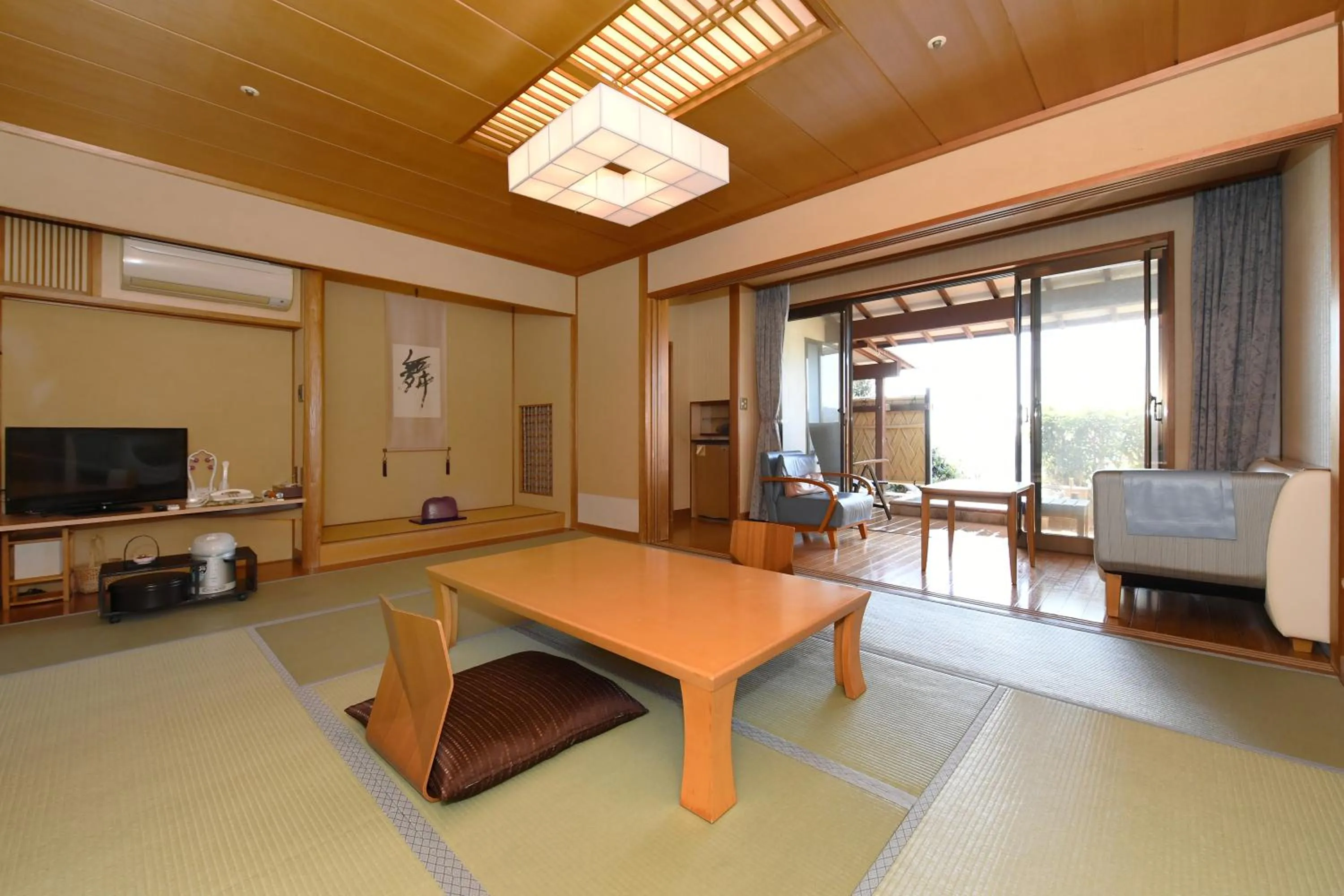 Photo of the whole room in Shimoda Yamatokan