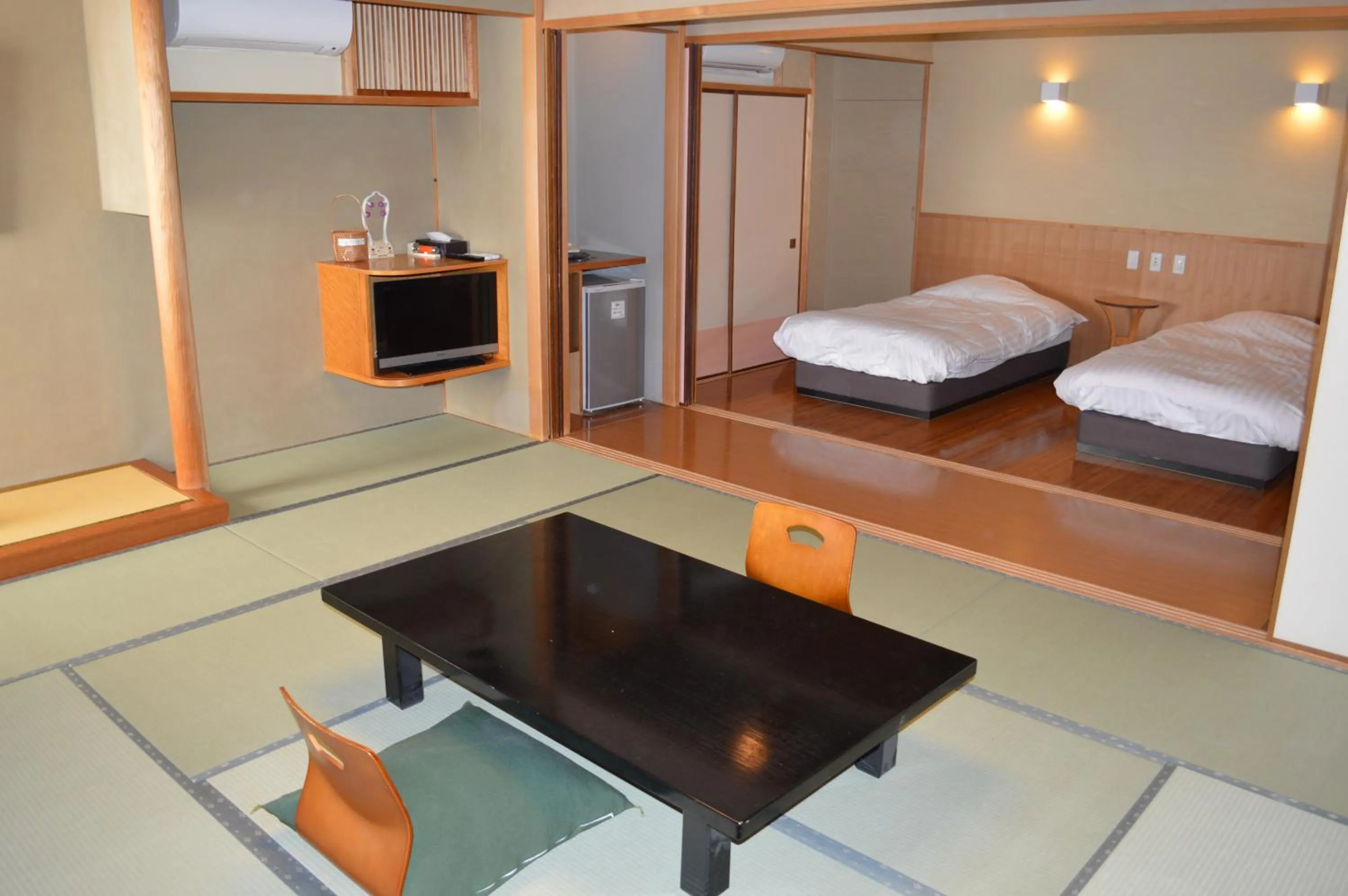 Living room, Bed in Shimoda Yamatokan