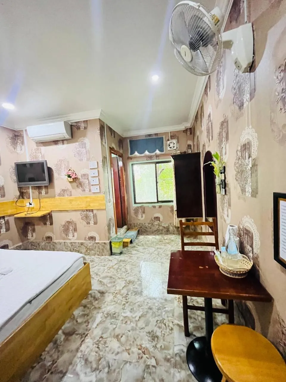 Bedroom, Bed in Por Chey