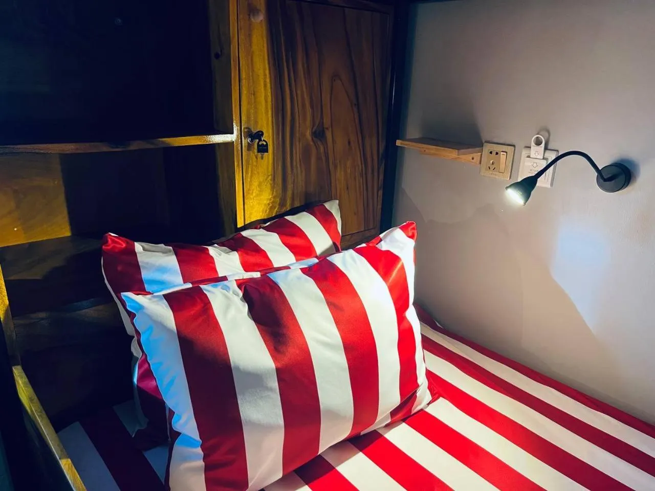 Property building, Bed in Por Chey