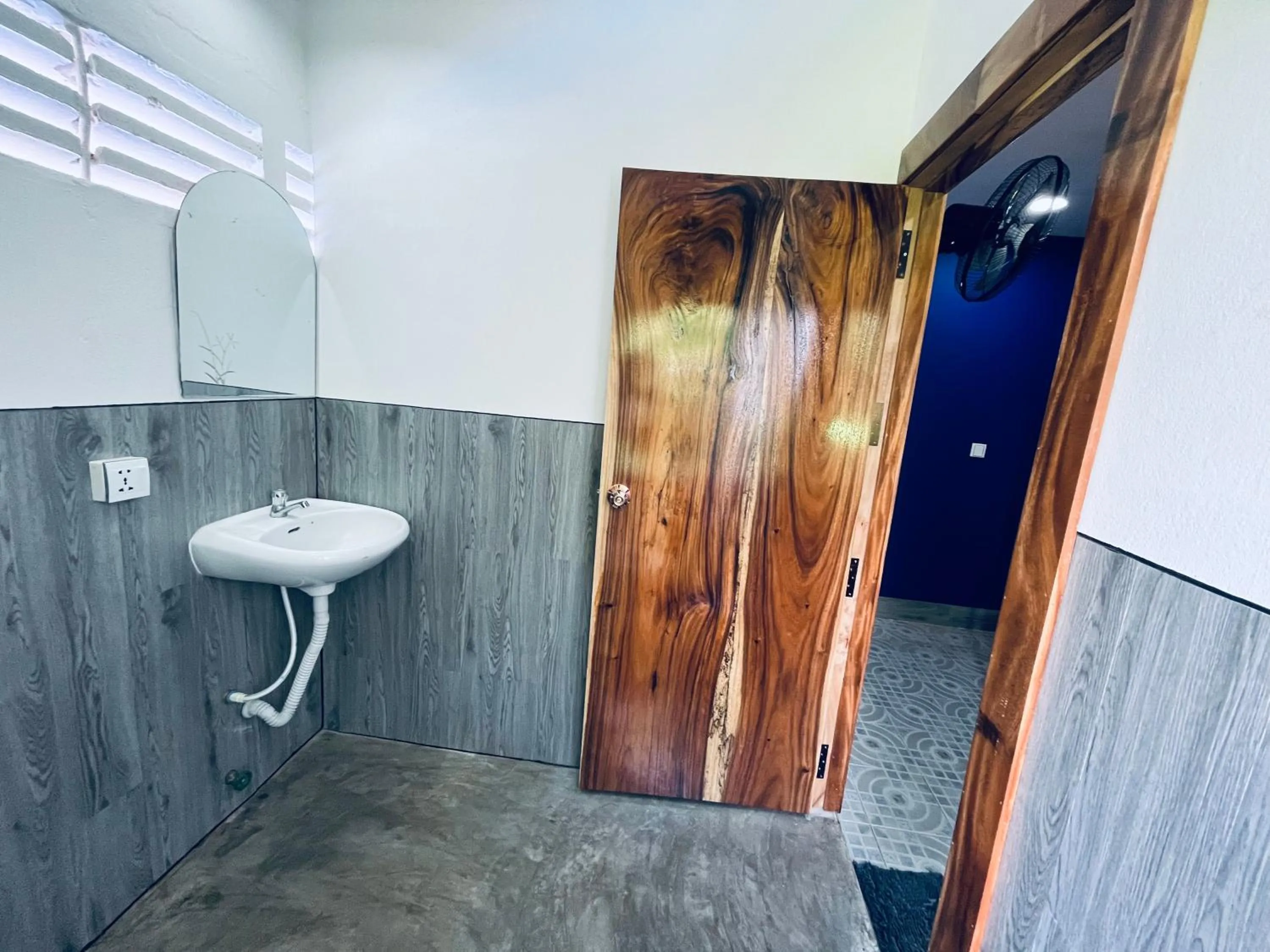 Bathroom in Por Chey