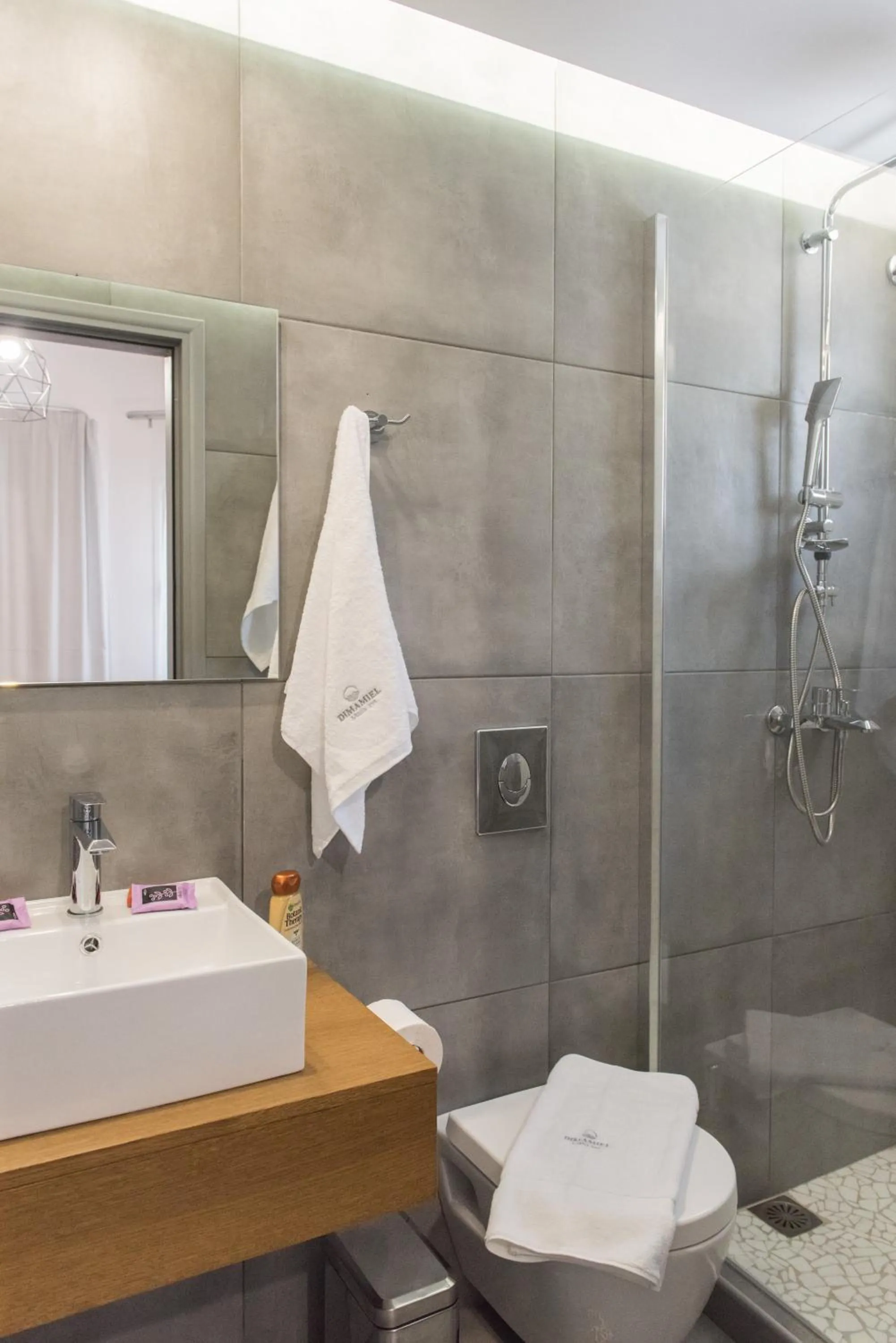 Bathroom in Dimamiel Malia Inn