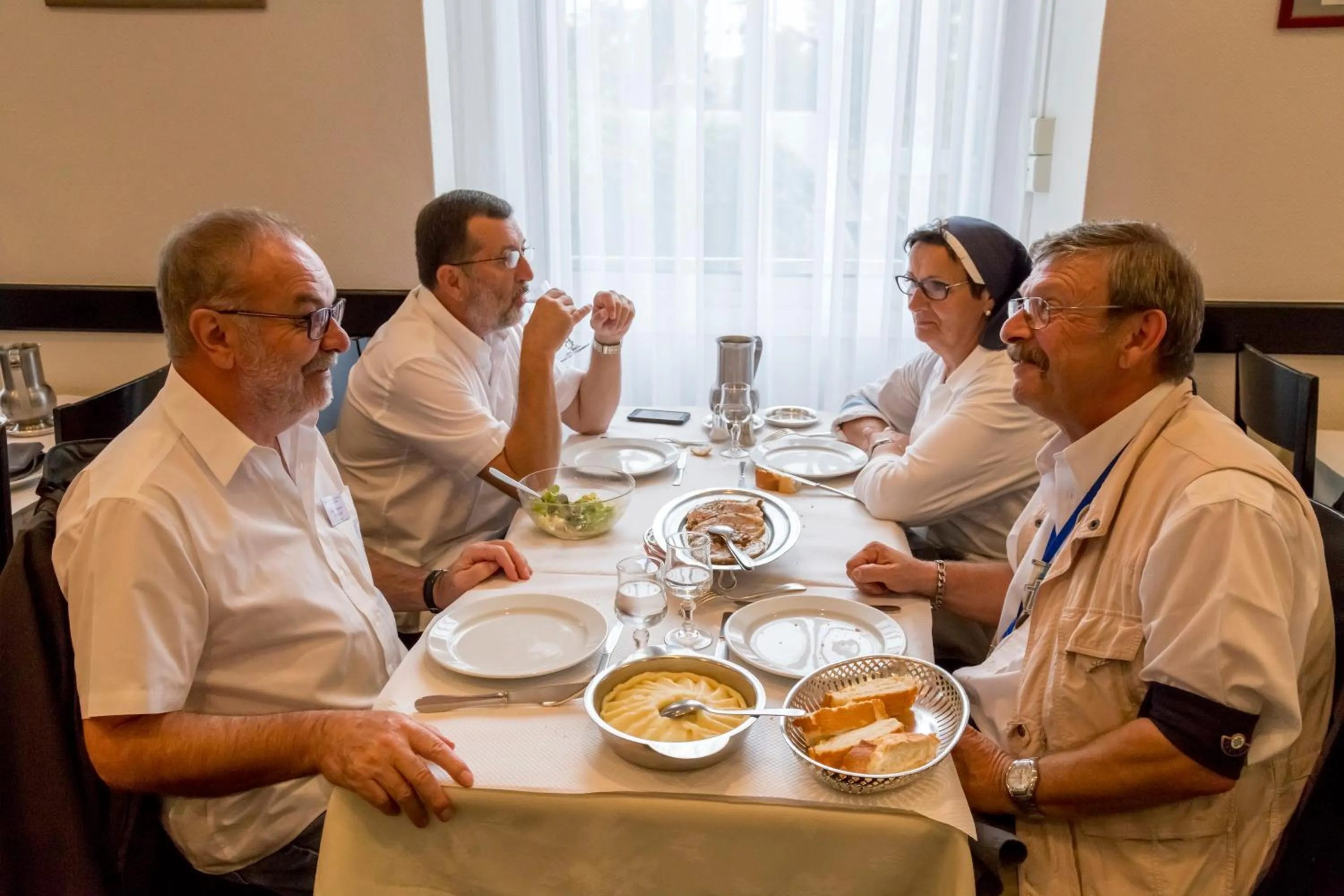 Restaurant/places to eat in Hôtel Montfort