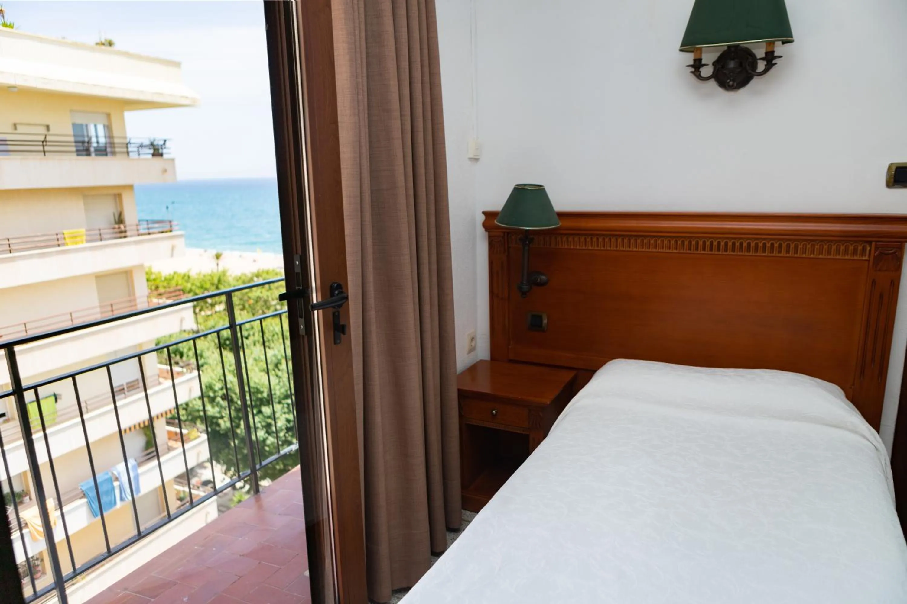 Balcony/Terrace, Bed in Hotel Haromar