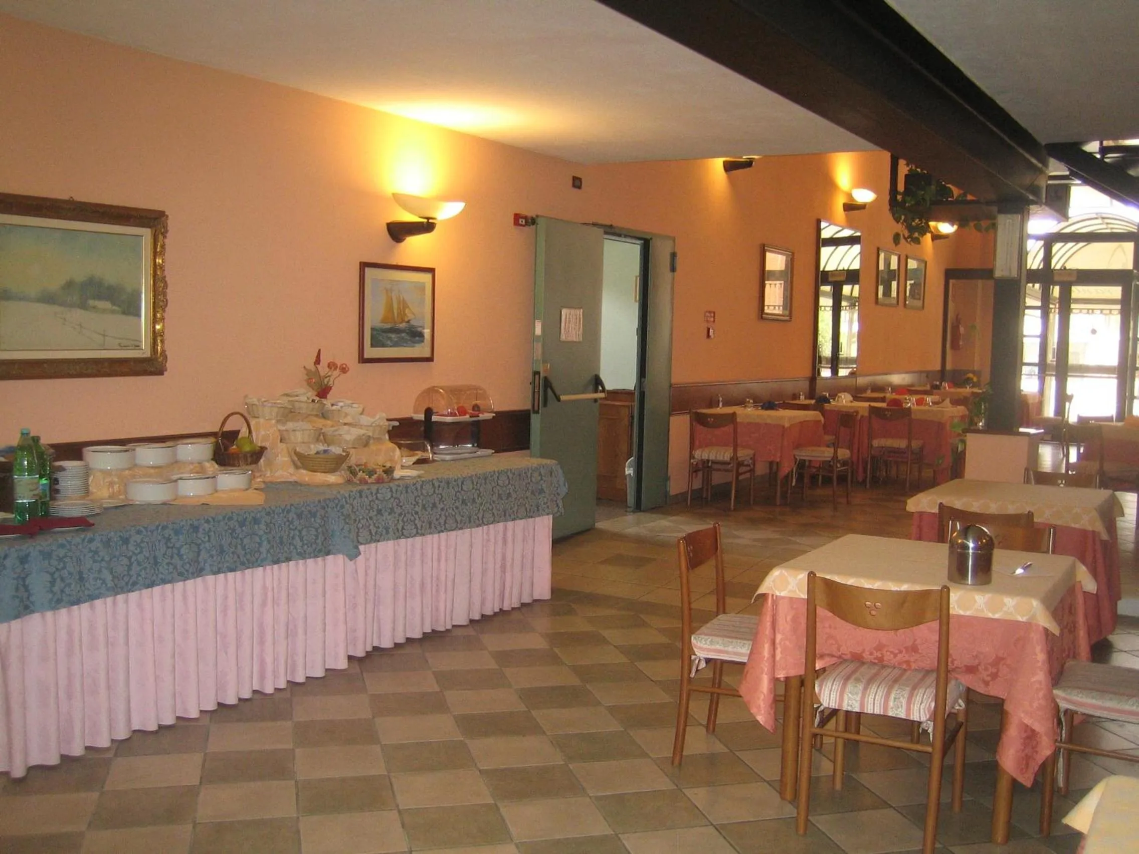 Food and drinks in Hotel Alpi Del Mare