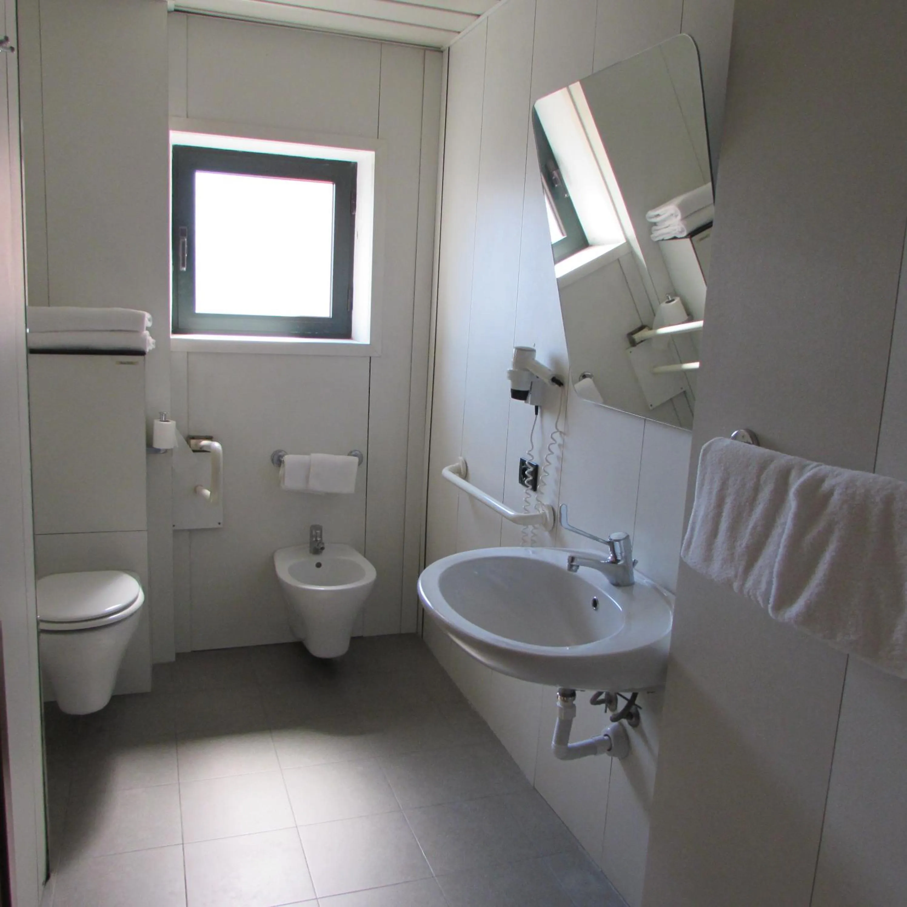 Bathroom in Hotel Alpi Del Mare