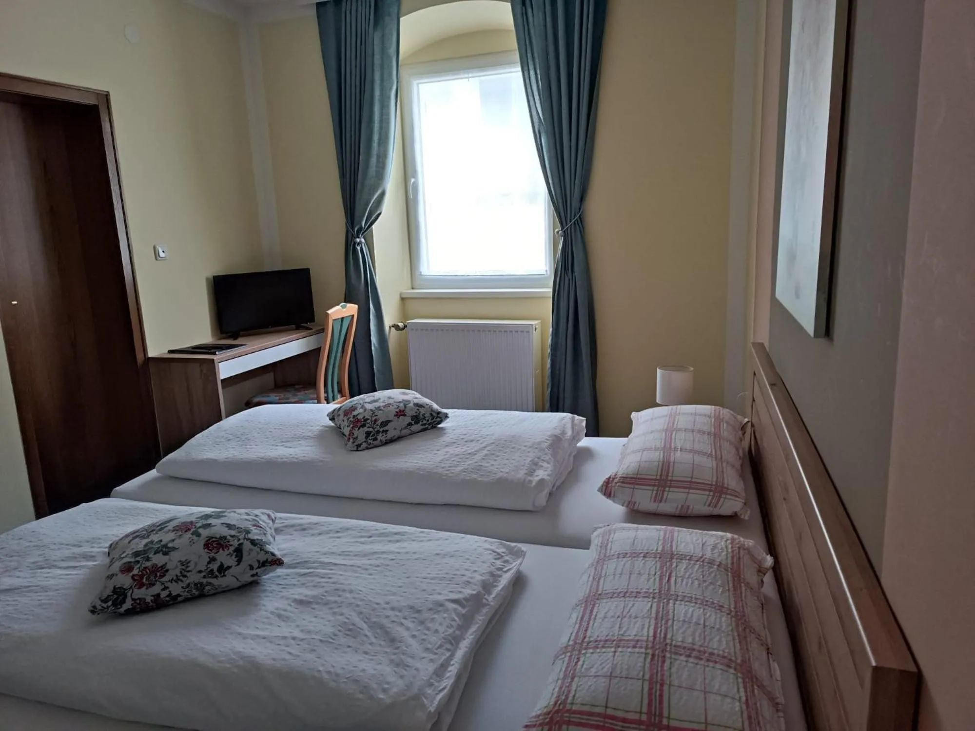 Bed in Garni Hotel Post