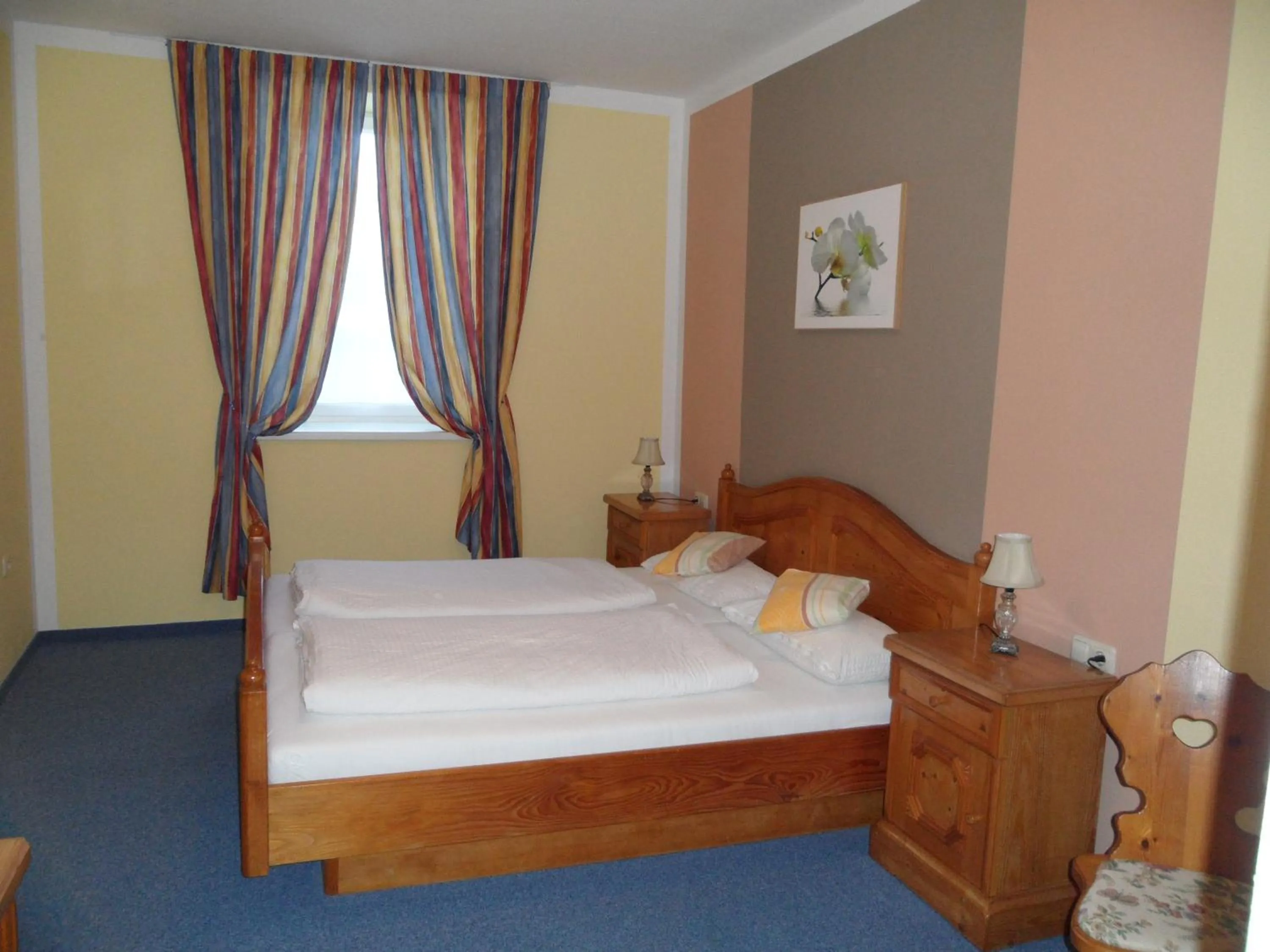 Bed in Garni Hotel Post