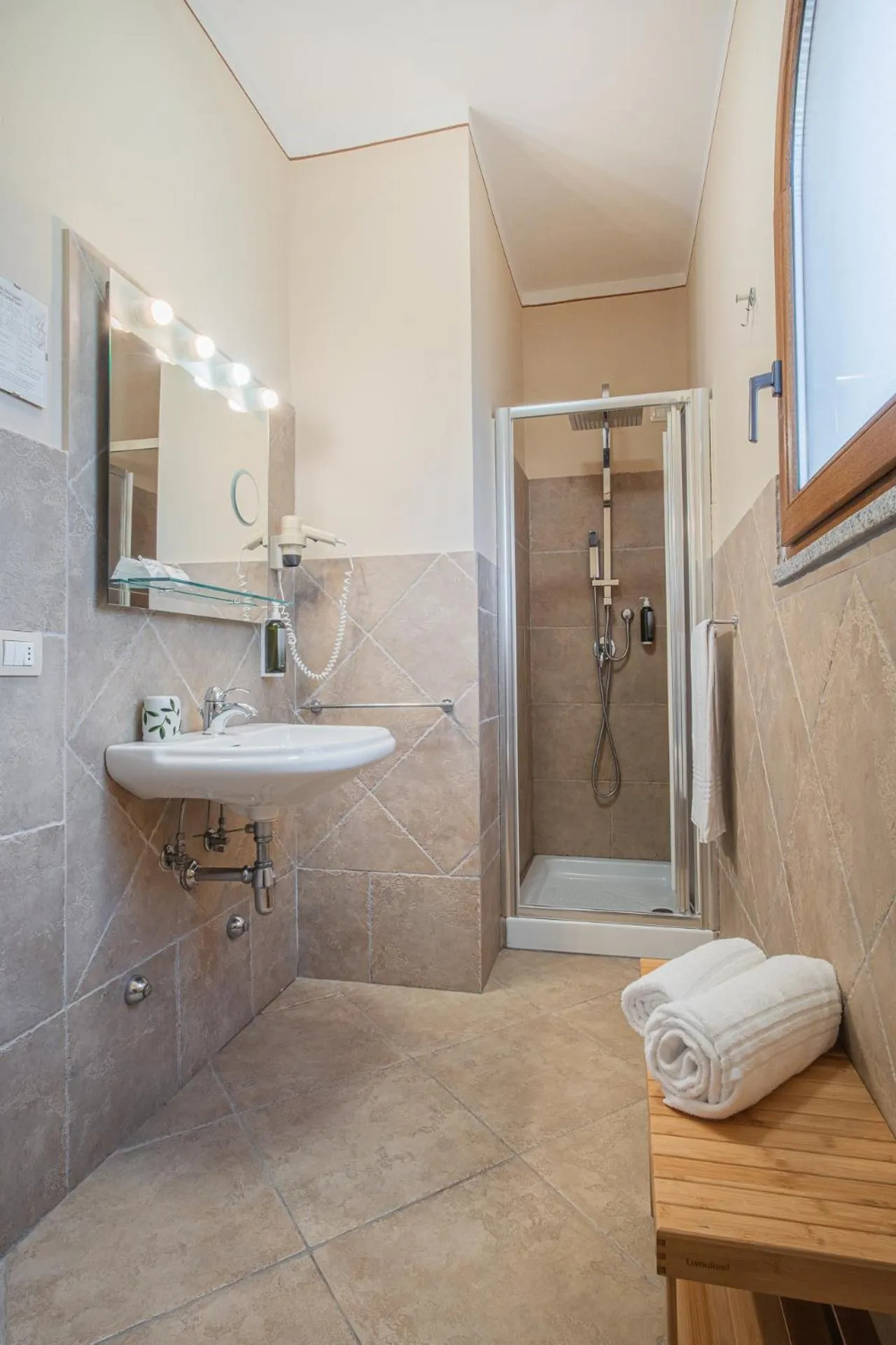 Shower in Hotel Lu Pitrali