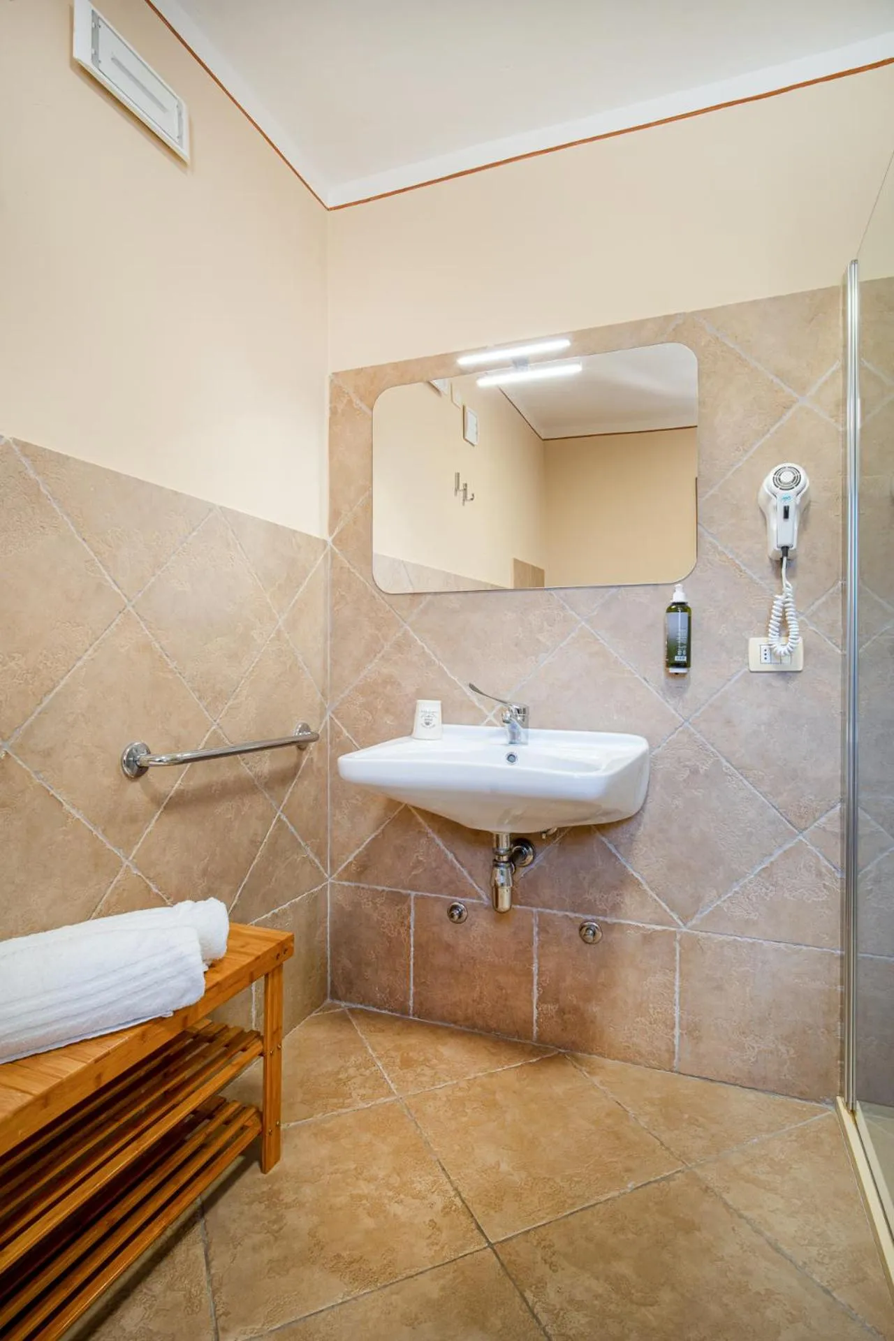 Shower in Hotel Lu Pitrali