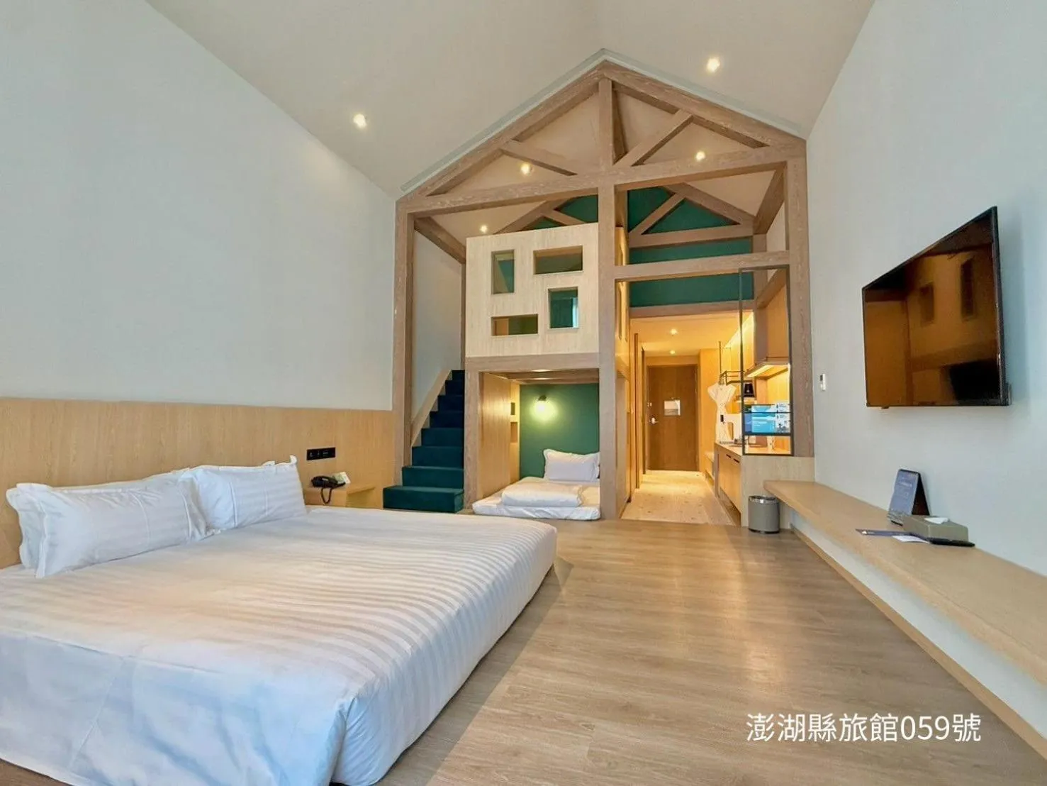 Photo of the whole room, Bed in Discovery Hotel