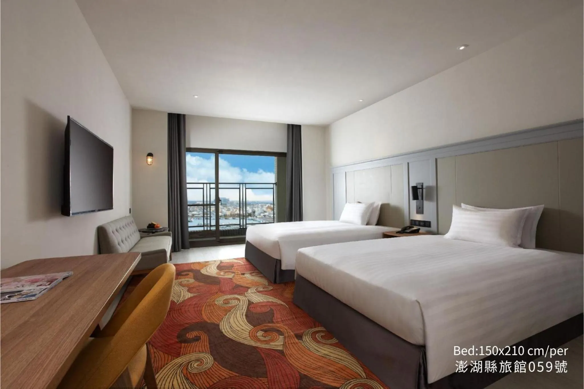 Photo of the whole room, Bed in Discovery Hotel