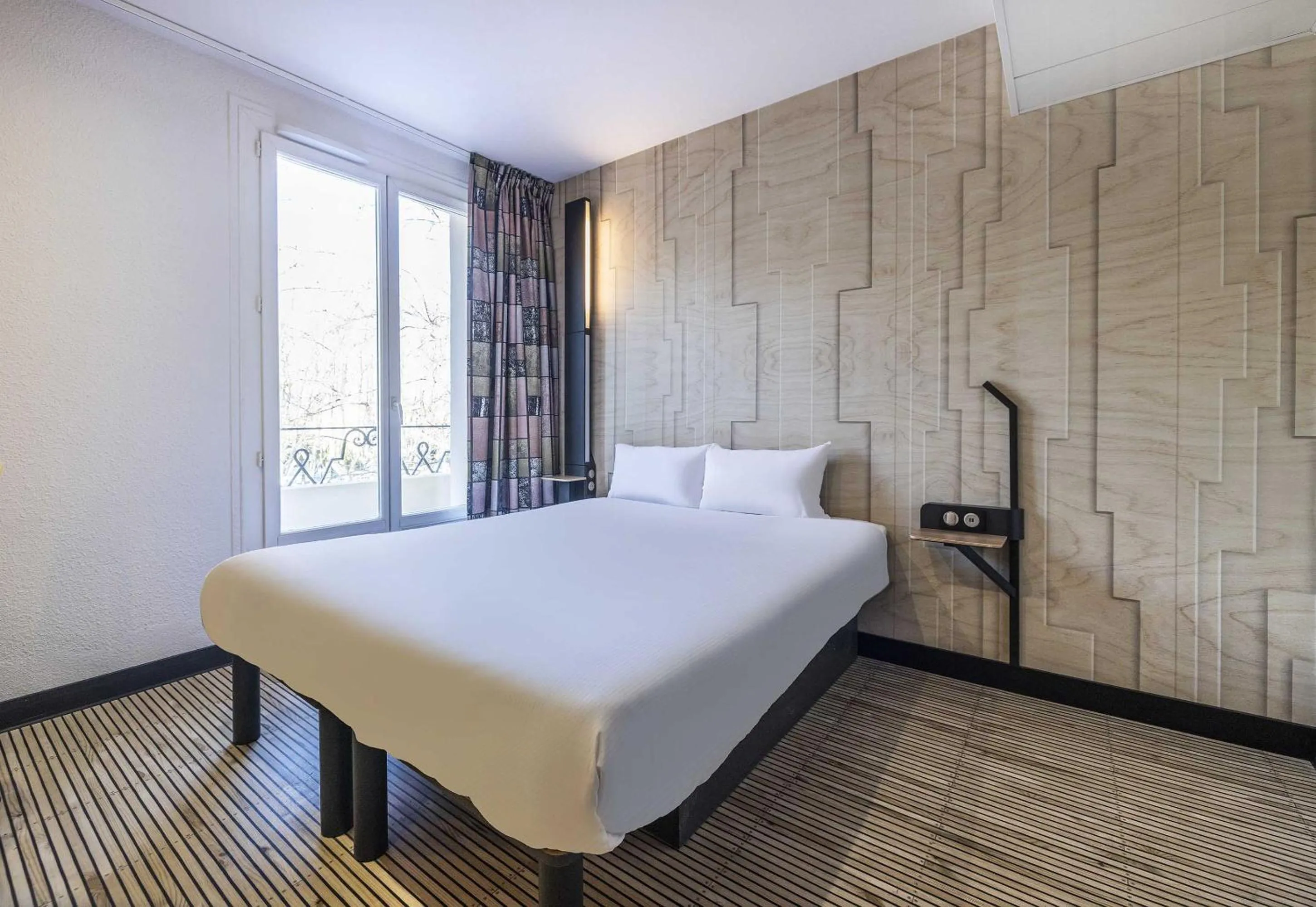 Bedroom, Bed in B&B HOTEL Perpignan Centre