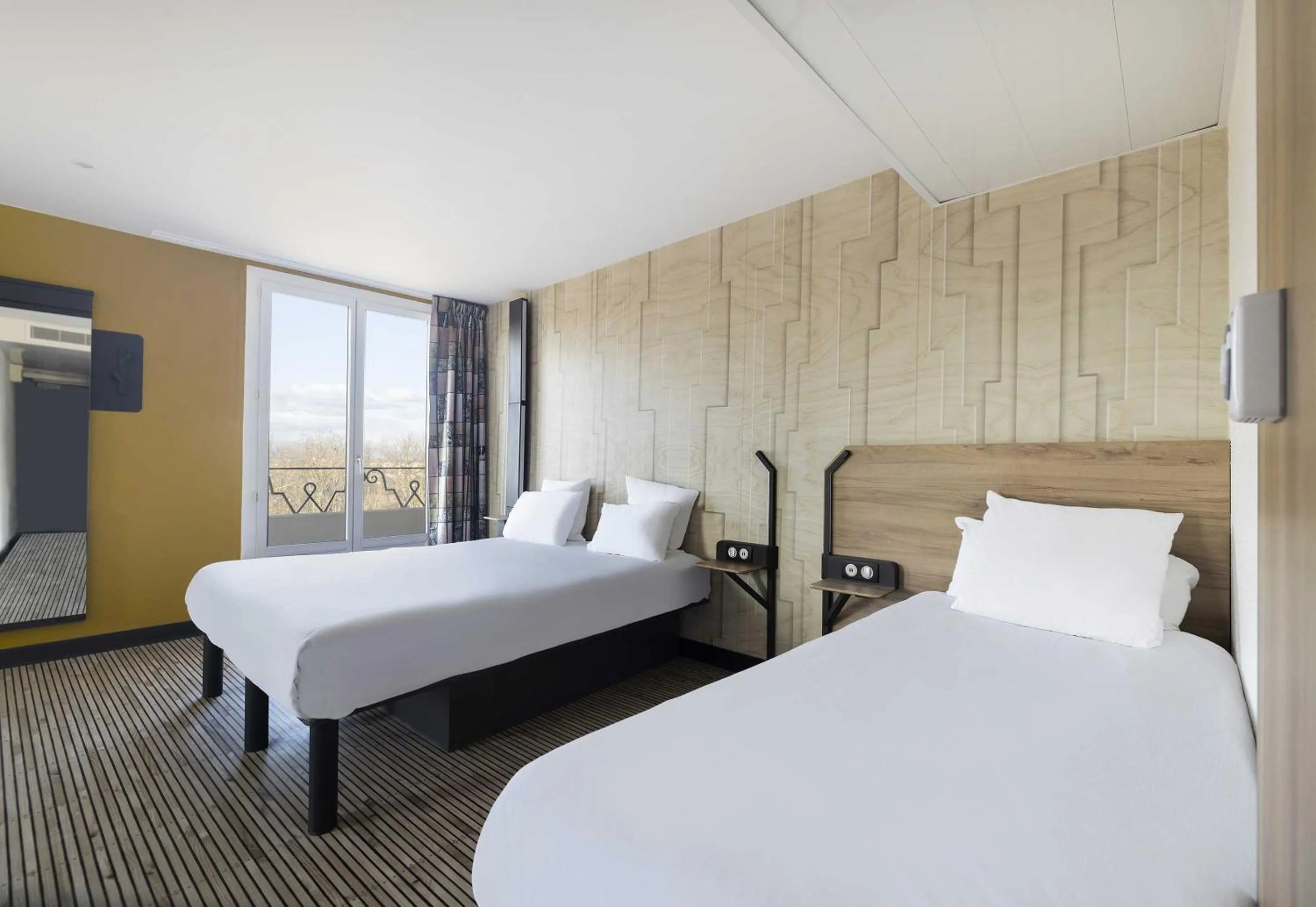 Bedroom, Bed in B&B HOTEL Perpignan Centre