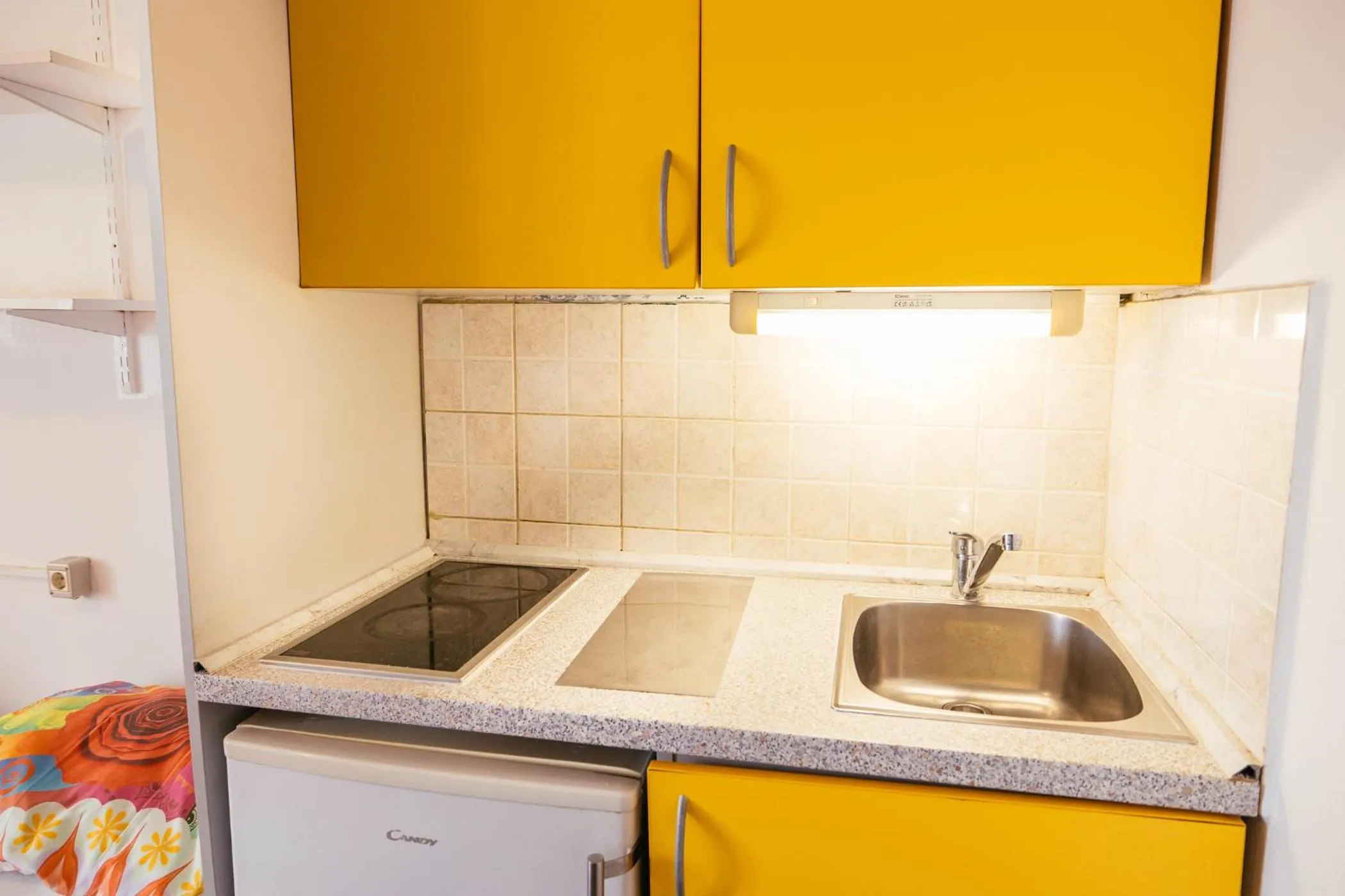 Kitchen or kitchenette in ŠD Portorož Hostel Korotan