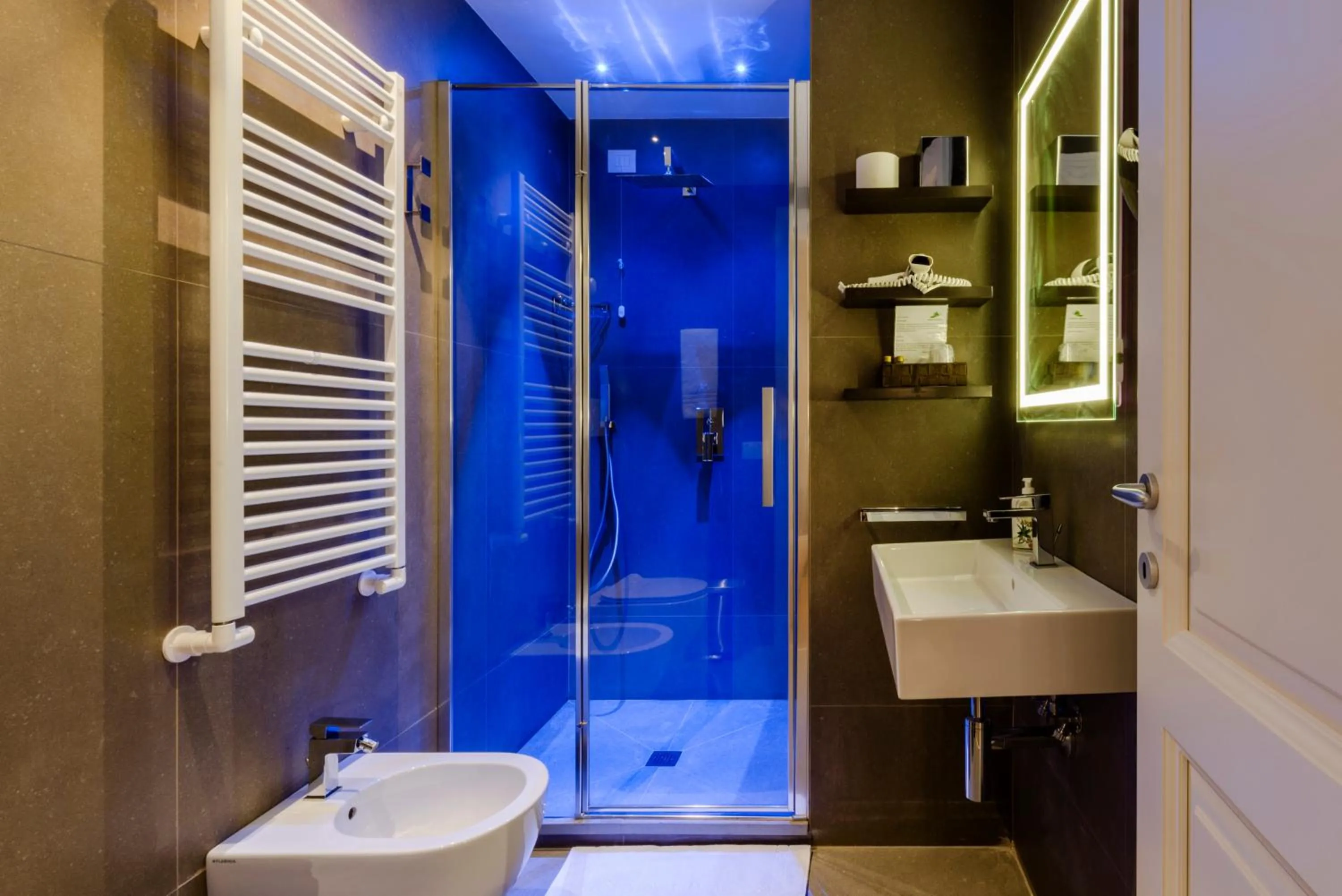 Shower in Daphne Guest House