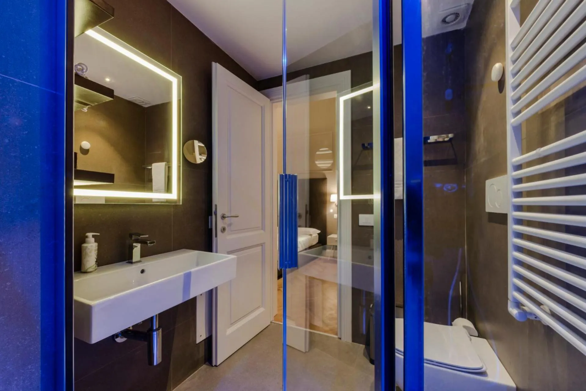 Toilet in Daphne Guest House